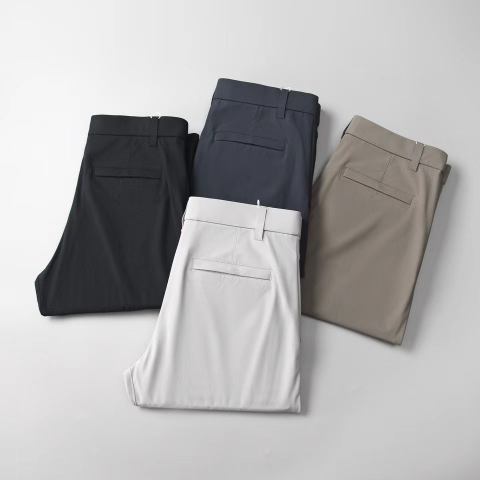 【 阿玛尼 】简约时尚 春季休闲裤👖身穿着非常舒适 低调不失奢华 穿出去非常有档次,裤型款式和裁剪亦无需