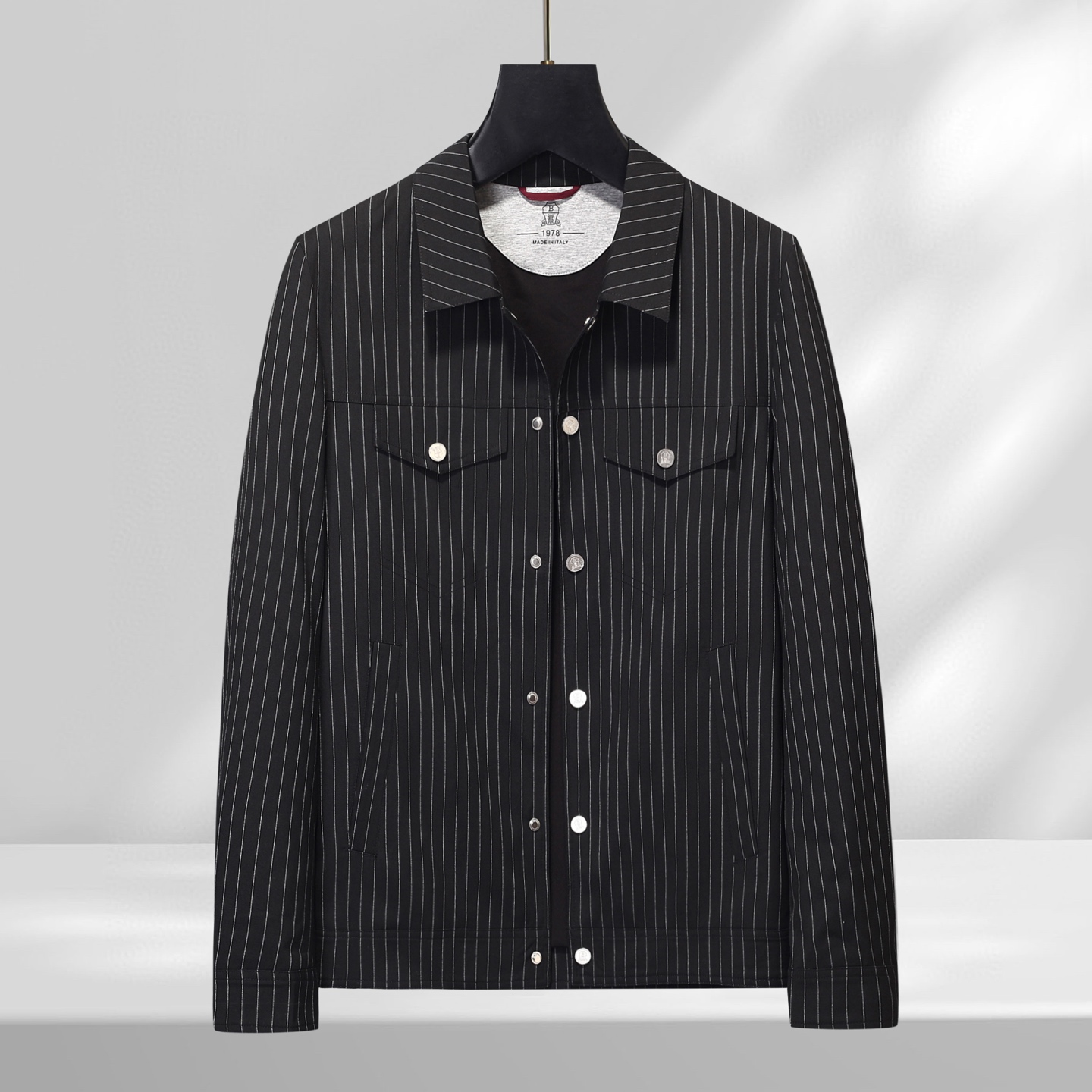 NO:122181,【Bruti】Simple spring. Jackets and windbreakers are high-level orders. High-standard customization. The upper body is very stylish. Classic and versatile. Customer-supplied hardware. Each has a unique logo. Any fashion can be matched in winter. Real top-level order. The style is also very good. Slim fit. Highly recommended. 175 140 catties. Wear about 190 catties. Wear height and weight. It is recommended to report the height and weight. M-3XL.,, jackets & coats, alexander wang19860909【 布鲁提】春季简约.夹克 风衣贵族高级别要求订单 高标准定制　上身非常有型 经典百搭 客供五金 每颗都有独特logo 冬季任何时装都可以搭配　真正的顶级订单 版型上也是非常的好 修身版型 强烈推荐.175 140斤穿L 最大穿190斤左右 .建 议报身高体重配码 .M-3XL.,,jackets & coats,alexander wang,Men's clothing