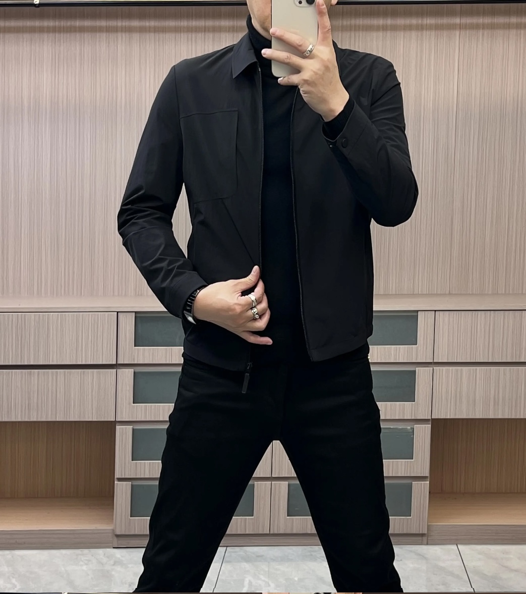 NO:125712,【Burberry】Simple spring. Jackets and windbreakers are high-level orders. High-standard customization. The upper body is very stylish. Classic and versatile. Customer-supplied hardware. Each has a unique logo. Any fashion can be matched in winter. Real top-level order. The style is also very good. Slim fit. Highly recommended. 175 140 catties. Wear about 190 catties. Wear height and weight. Wear code. M-3XL., burberry, jackets & coats, alexander wang19860909【 巴宝莉】春季简约.夹克 风衣贵族高级别要求订单 高标准定制　上身非常有型 经典百搭 客供五金 每颗都有独特logo 冬季任何时装都可以搭配　真正的顶级订单 版型上也是非常的好 修身版型 强烈推荐.175 140斤穿L 最大穿190斤左右 .建 议报身高体重配码 .M-3XL.,,burberry,jackets & coats,alexander wang,Men's clothing