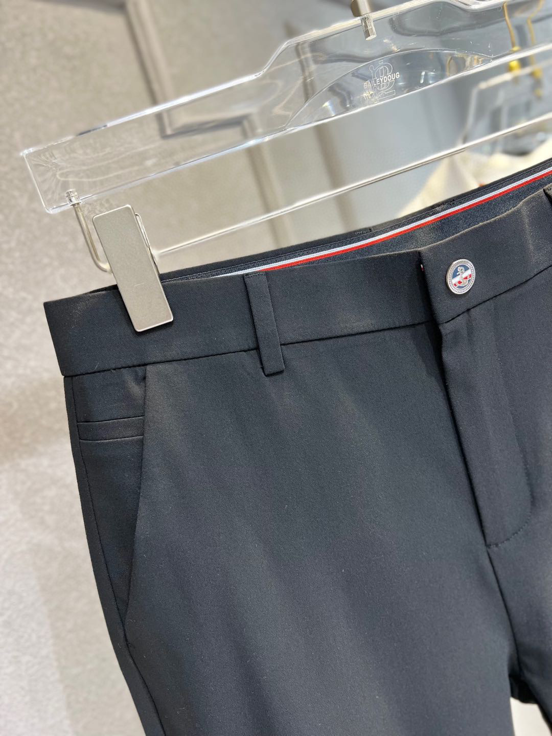 【 TB 】简约时尚 春夏休闲裤👖身穿着非常舒适 低调不失奢华 穿出去非常有档次,裤型款式和裁剪亦无需多