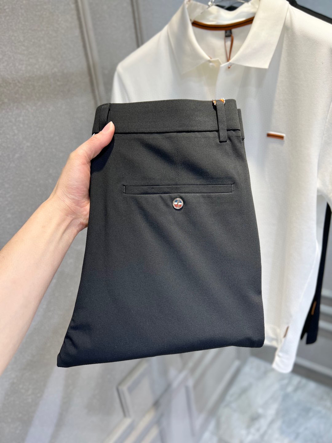 【 TB 】简约时尚 春夏休闲裤👖身穿着非常舒适 低调不失奢华 穿出去非常有档次,裤型款式和裁剪亦无需多