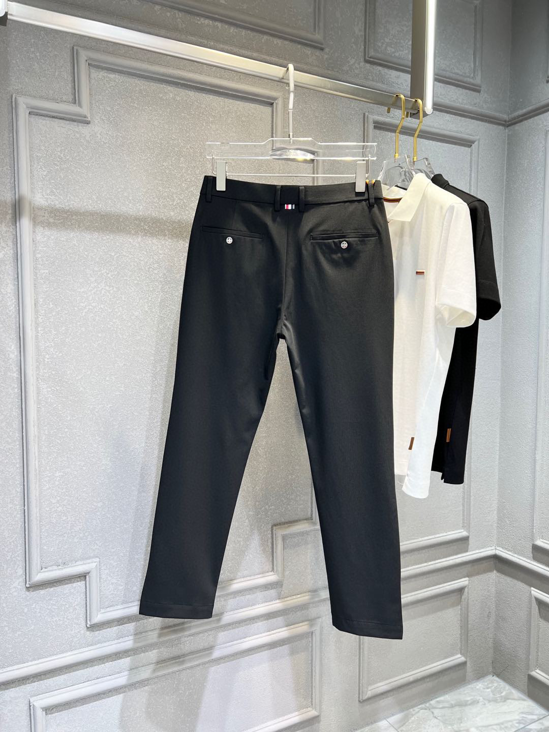 【 TB 】简约时尚 春夏休闲裤👖身穿着非常舒适 低调不失奢华 穿出去非常有档次,裤型款式和裁剪亦无需多