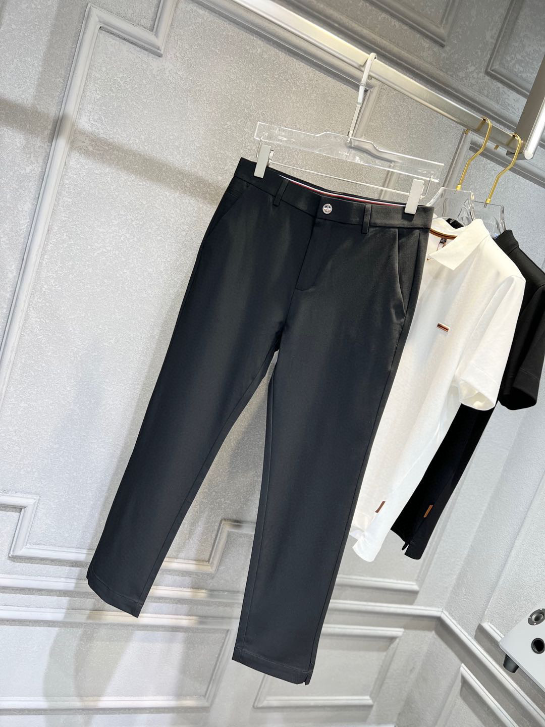 【 TB 】简约时尚 春夏休闲裤👖身穿着非常舒适 低调不失奢华 穿出去非常有档次,裤型款式和裁剪亦无需多