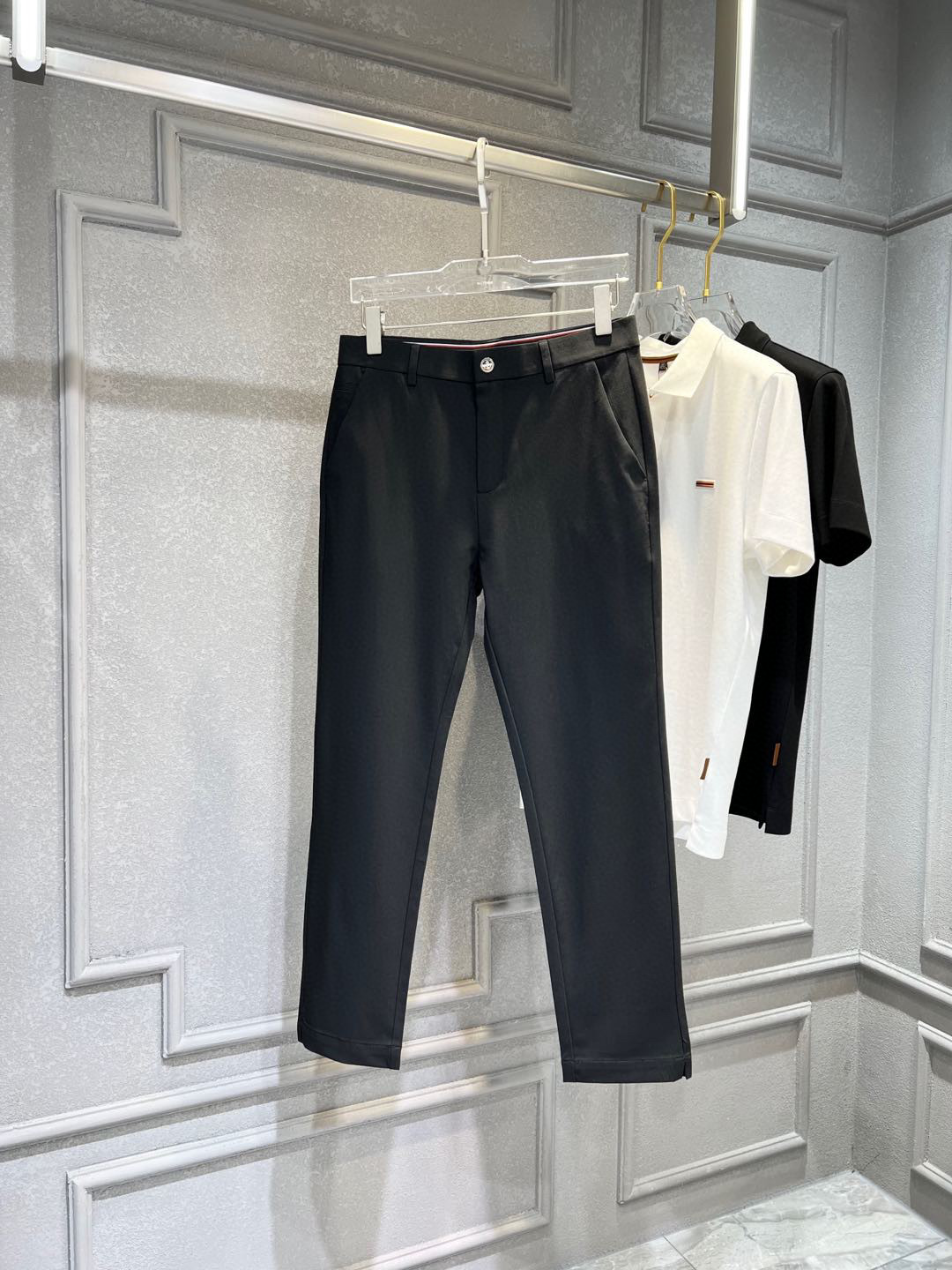 【 TB 】简约时尚 春夏休闲裤👖身穿着非常舒适 低调不失奢华 穿出去非常有档次,裤型款式和裁剪亦无需多