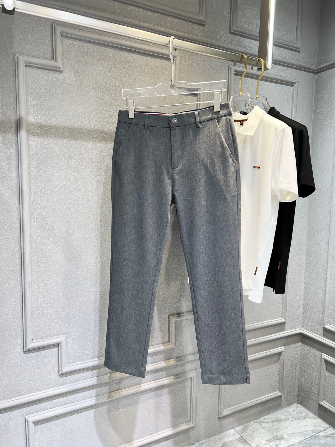 【 TB 】简约时尚 春夏休闲裤👖身穿着非常舒适 低调不失奢华 穿出去非常有档次,裤型款式和裁剪亦无需多