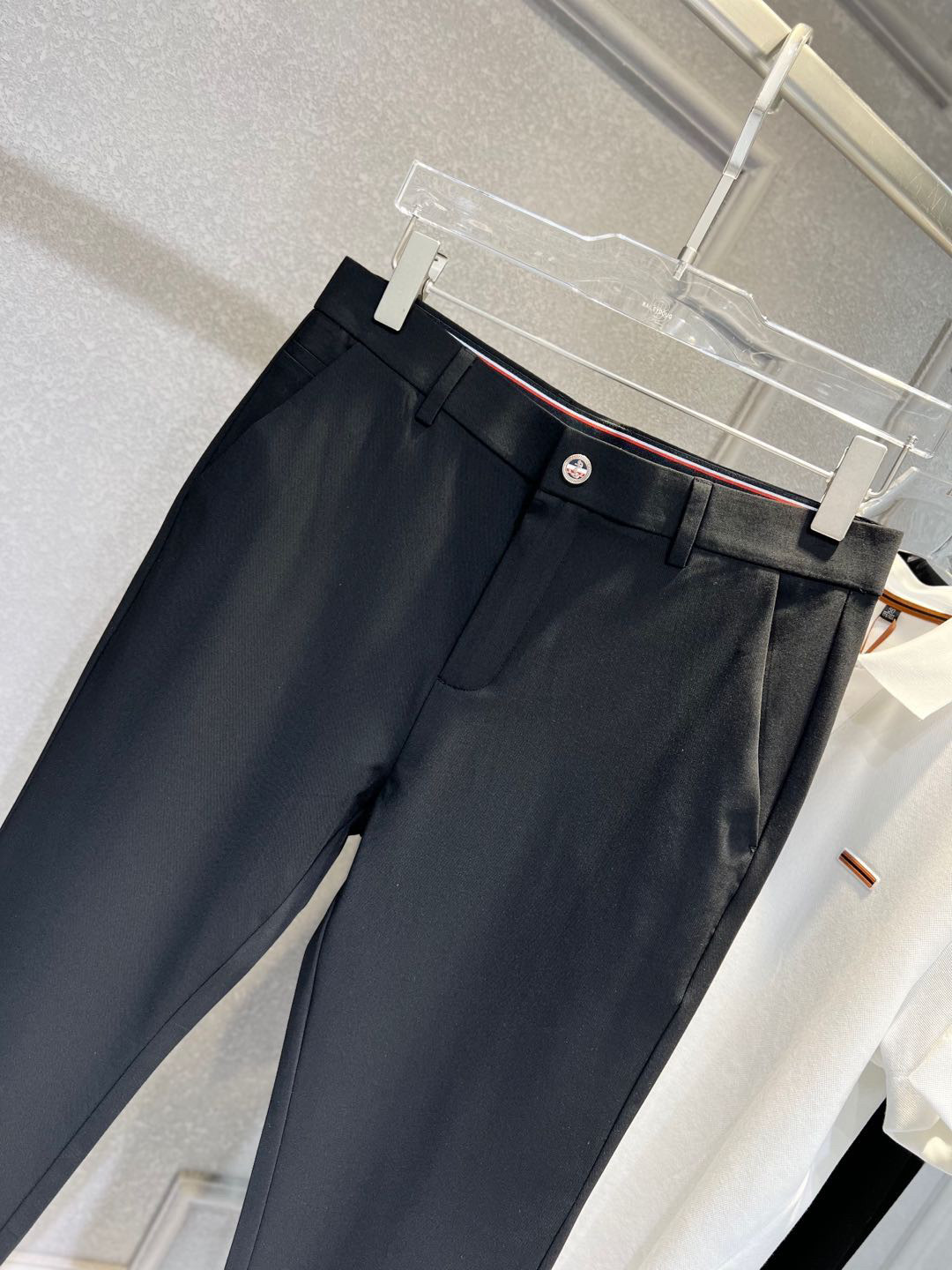 【 TB 】简约时尚 春夏休闲裤👖身穿着非常舒适 低调不失奢华 穿出去非常有档次,裤型款式和裁剪亦无需多