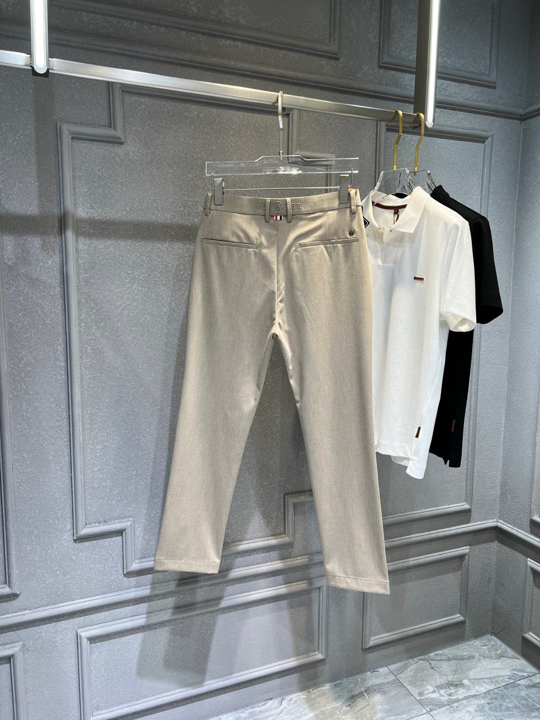 【 蒙口 】简约时尚 春夏休闲裤👖身穿着非常舒适 低调不失奢华 穿出去非常有档次,裤型款式和裁剪亦无需多