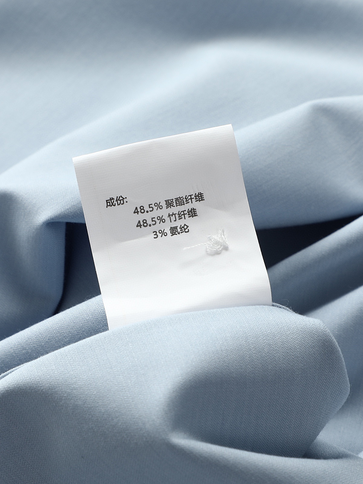 。【 布鲁提 】 时尚简约 春季 衬衫 简洁细腻的设计和高质细节而闻名，裁剪完美，后标🈶最新英国吊点线技