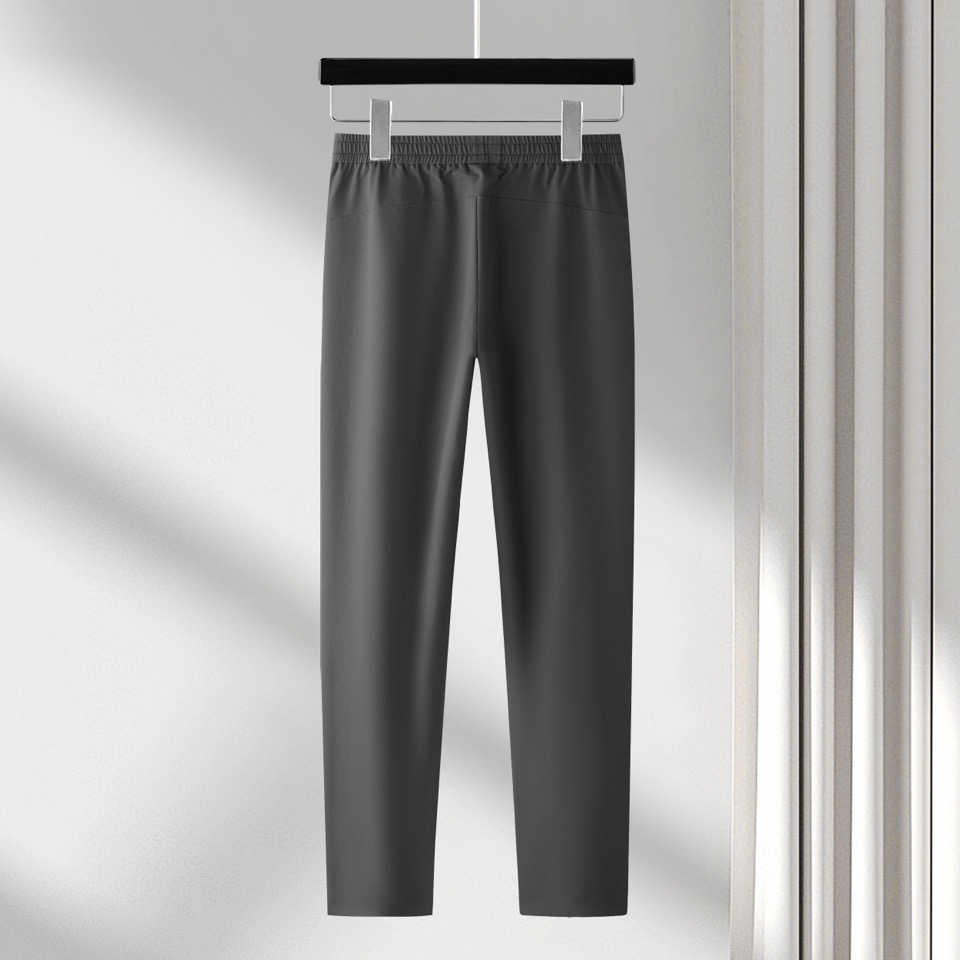 【 阿玛尼 】简约时尚 春夏休闲裤👖身穿着非常舒适 低调不失奢华 穿出去非常有档次,裤型款式和裁剪亦无需