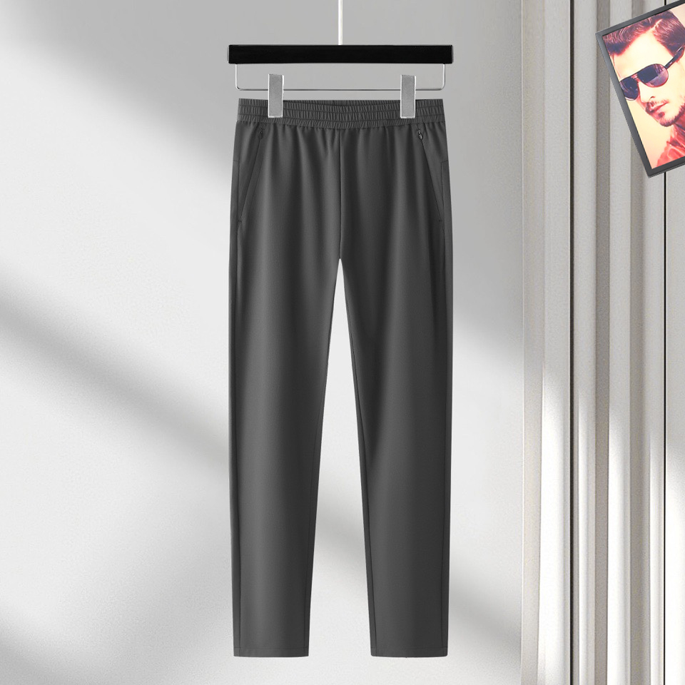 【 阿玛尼 】简约时尚 春夏休闲裤👖身穿着非常舒适 低调不失奢华 穿出去非常有档次,裤型款式和裁剪亦无需