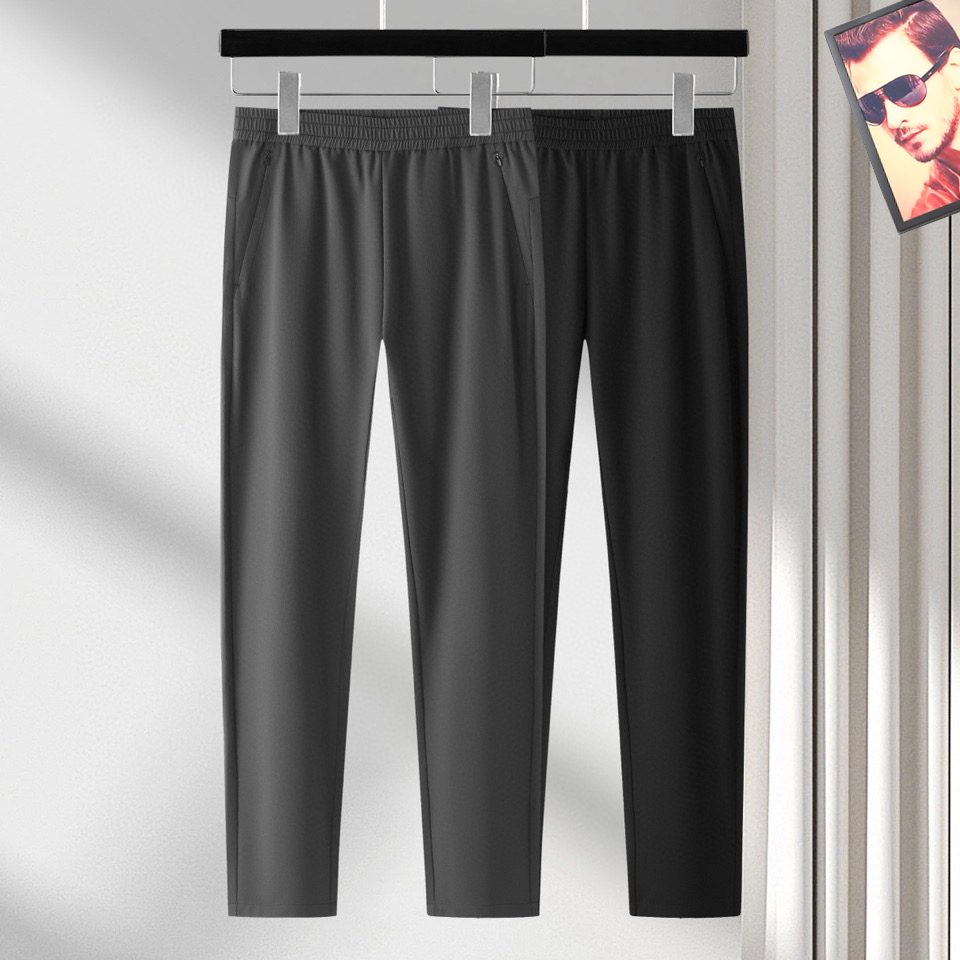 【 阿玛尼 】简约时尚 春夏休闲裤👖身穿着非常舒适 低调不失奢华 穿出去非常有档次,裤型款式和裁剪亦无需