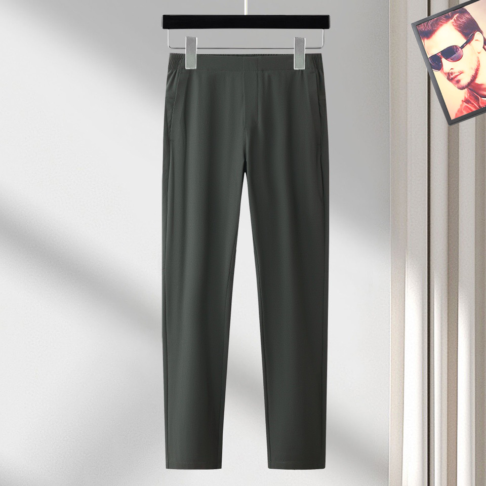 【 阿玛尼 】简约时尚 春夏休闲裤👖身穿着非常舒适 低调不失奢华 穿出去非常有档次,裤型款式和裁剪亦无需