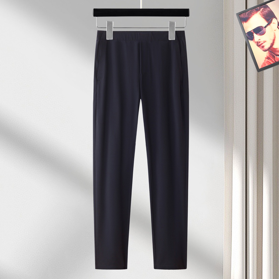 【 阿玛尼 】简约时尚 春夏休闲裤👖身穿着非常舒适 低调不失奢华 穿出去非常有档次,裤型款式和裁剪亦无需