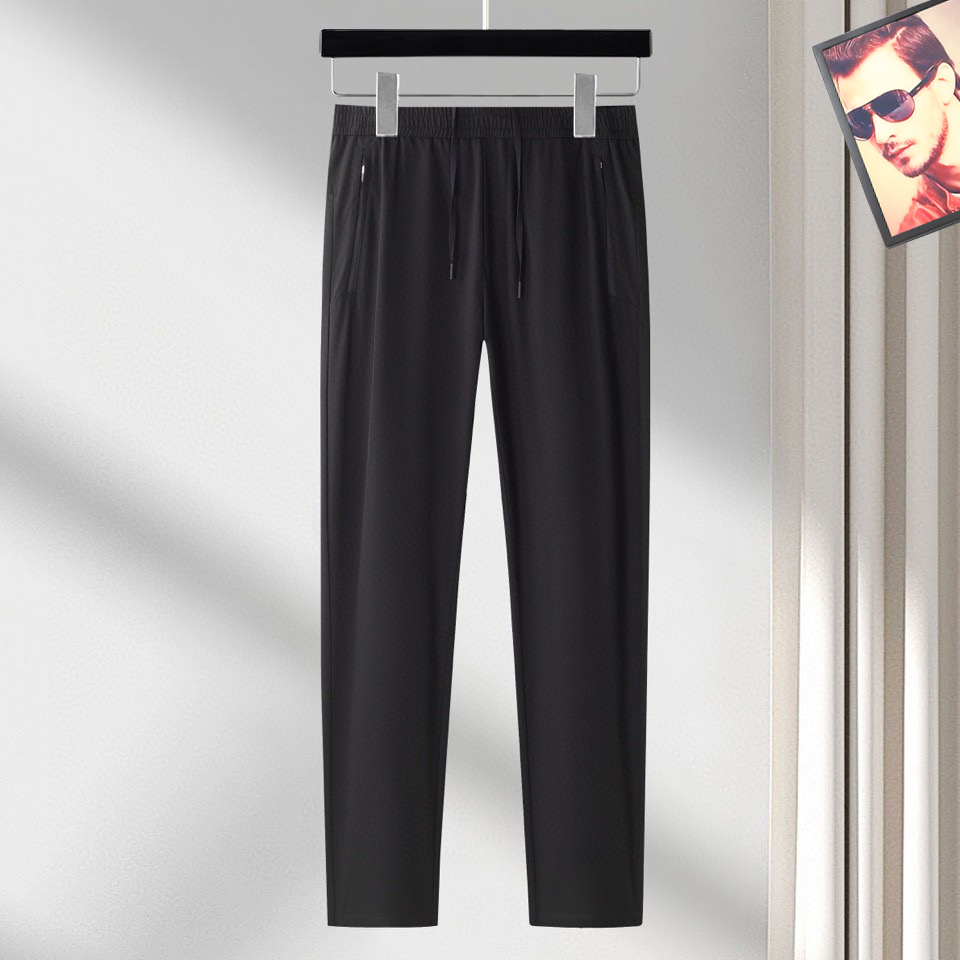 【 阿玛尼 】简约时尚 春夏休闲裤👖身穿着非常舒适 低调不失奢华 穿出去非常有档次,裤型款式和裁剪亦无需