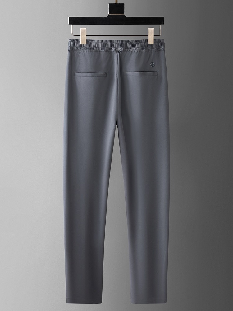 【 迪奥 】简约时尚 春夏休闲裤👖身穿着非常舒适 低调不失奢华 穿出去非常有档次,裤型款式和裁剪亦无需多