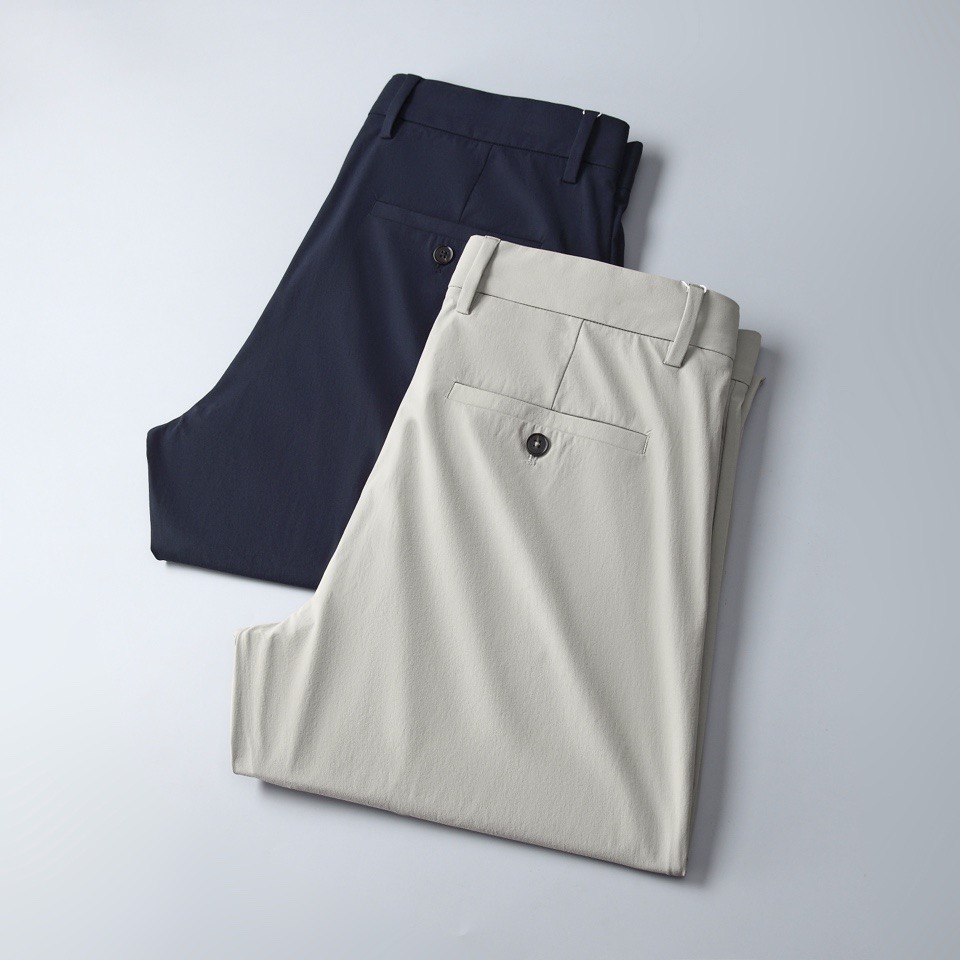 【 LV 】简约时尚 春夏休闲裤👖身穿着非常舒适 低调不失奢华 穿出去非常有档次,裤型款式和裁剪亦无需多
