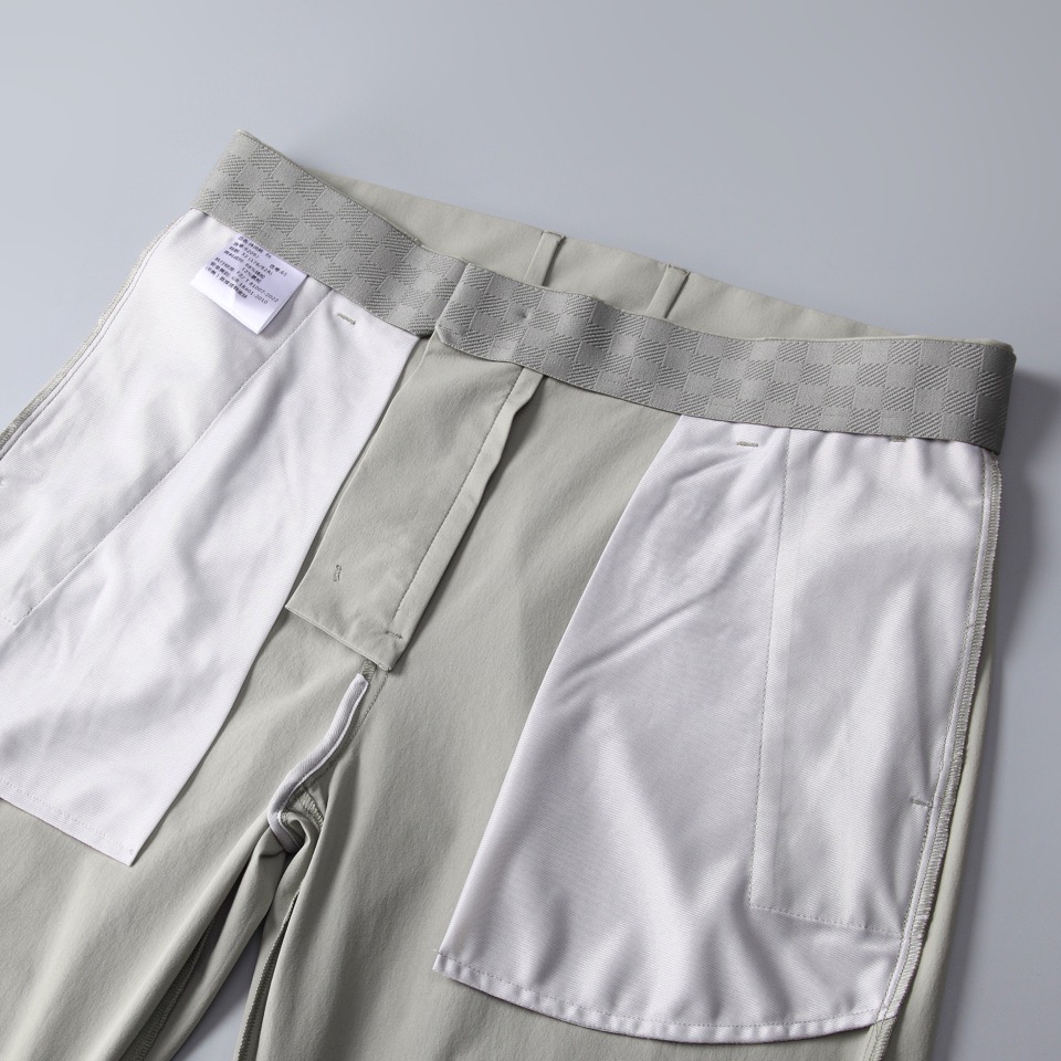 【 LV 】简约时尚 春夏休闲裤👖身穿着非常舒适 低调不失奢华 穿出去非常有档次,裤型款式和裁剪亦无需多