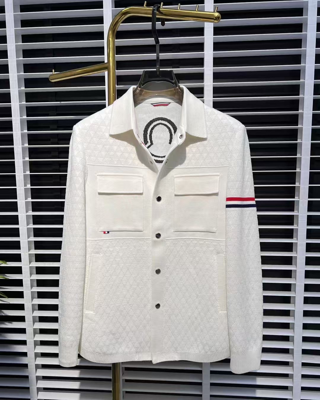 NO:124234,【彩】Simple spring knitted jacket jacket windbreaker noble high-level order High-standard customization High-standard upper body is very stylish Classic and versatile Customer-supplied hardware Each has a unique logo. Any QQ fashion can be matched in winter. Real top order. The style is also very good. Slim fit style. Highly recommended. 175 140 catties wear L. Maximum wear about 200 catties. It is recommended to report height and weight code. M-4XL.,,Moncler, jackets & coats, jackets & coats, alexander wang19860909【 蒙口】春季简约 针织外套 夹克 风衣 贵族高级别要求订单 高标准定制　上身非常有型 经典百搭 客供五金 每颗都有独特logo 冬季任qq何时装都可以搭配　真正的顶级订单 版型上也是非常的好 修身版型 强烈推荐.175 140斤穿L 最大穿200斤左右 .建 议报身高体重配码 .M-4XL.,,Moncler,jackets & coats,jackets & coats,alexander wang,Men's clothing