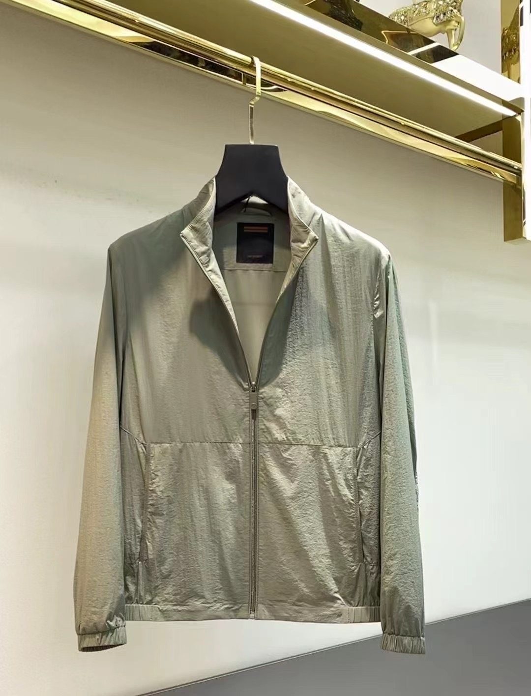 NO:124180,【Jenia】Simple spring jacket jacket windbreaker noble high-level order High-standard customization High-standard upper body is very stylish Classic and versatile Customer-supplied hardware Each has a unique logo. Any QQ fashion can be matched in winter. Real top order. The style is also very good. Slim fit style. Highly recommended. 175 140 catties wear L. Maximum wear about 200 catties. It is recommended to report height and weight code. M-3XL.,,zegna, jackets & coats, jackets & coats, alexander wang19860909【 杰尼亚】春季简约 外套 夹克 风衣 贵族高级别要求订单 高标准定制　上身非常有型 经典百搭 客供五金 每颗都有独特logo 冬季任qq何时装都可以搭配　真正的顶级订单 版型上也是非常的好 修身版型 强烈推荐.175 140斤穿L 最大穿200斤左右 .建 议报身高体重配码 .M-3XL.,,zegna,jackets & coats,jackets & coats,alexander wang,Men's clothing