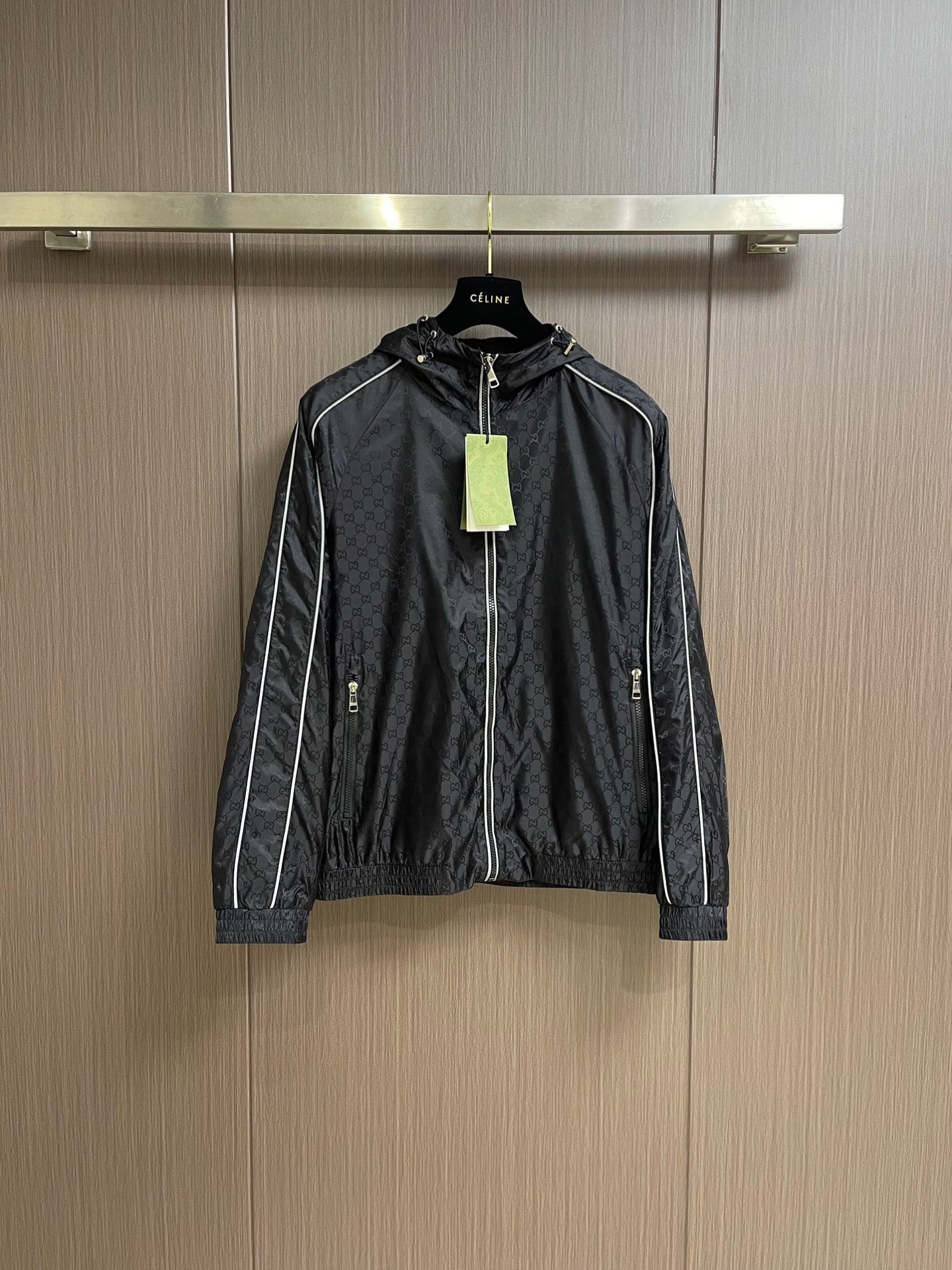 NO:119078,【Gucci】Simple spring. Jackets and windbreakers are high-level orders. High-standard customization. The upper body is very stylish. Classic and versatile. Customer-supplied hardware. Each has a unique logo. Any fashion can be matched in winter. Real top-level order. The style is also very good. Slim fit. Highly recommended. 140 catties. Wear about 190 catties. Wear height and weight. It is recommended to report the height and weight. M-3XL.,,gucci,jackets & coats,alexander wang19860909【 古驰】春季简约.夹克 风衣贵族高级别要求订单 高标准定制　上身非常有型 经典百搭 客供五金 每颗都有独特logo 冬季任何时装都可以搭配　真正的顶级订单 版型上也是非常的好 修身版型 强烈推荐. 140斤穿L 最大穿190斤左右 .建 议报身高体重配码 .M-3XL.,,gucci,jackets & coats,alexander wang,Men's clothing