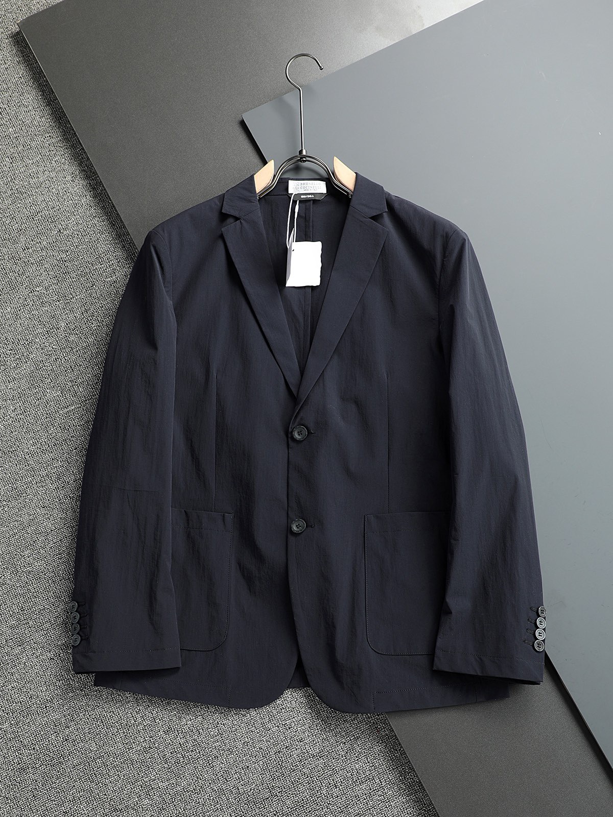 NO:135896,【Bruti】Simple spring suit jacket jacket windbreaker noble high-level order High-standard customization High-standard upper body is very stylish Classic and versatile Customer-supplied hardware Each has a unique logo. Any QQ can be matched in winter any time. Real top order. The style is also very good. Slim fit style. Highly recommended. 140 catties wear L. Maximum wear about 200 catties. It is recommended to report height and weight code. M-3XL.,, jackets & coats, jackets & coats, alexander wang19860909【 布鲁提】春季简约 西服 外套 夹克 风衣 贵族高级别要求订单 高标准定制　上身非常有型 经典百搭 客供五金 每颗都有独特logo 冬季任qq何时装都可以搭配　真正的顶级订单 版型上也是非常的好 修身版型 强烈推荐. 140斤穿L 最大穿200斤左右 .建 议报身高体重配码 .M-3XL.,,jackets & coats,jackets & coats,alexander wang,Men's clothing