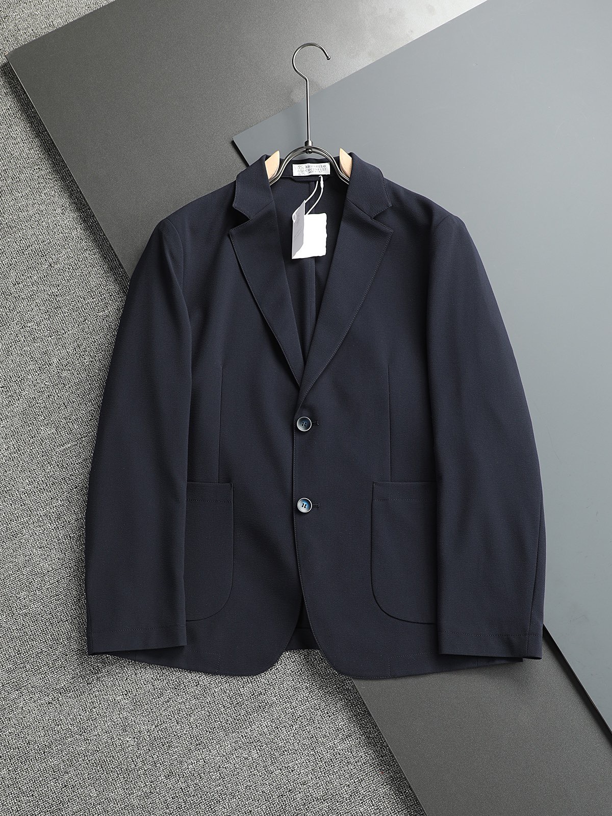 NO:119096,【Bruti】Simple spring suit jacket jacket windbreaker noble high-level order High-standard customization High-standard upper body is very stylish Classic and versatile Customer-supplied hardware Each has a unique logo. Any QQ can be matched in winter any time. Real top order. The style is also very good. Slim fit style. Highly recommended. 140 catties wear L. Maximum wear about 200 catties. It is recommended to report height and weight code. M-3XL.,, jackets & coats, jackets & coats, alexander wang19860909【 布鲁提】春季简约 西服 外套 夹克 风衣 贵族高级别要求订单 高标准定制　上身非常有型 经典百搭 客供五金 每颗都有独特logo 冬季任qq何时装都可以搭配　真正的顶级订单 版型上也是非常的好 修身版型 强烈推荐. 140斤穿L 最大穿200斤左右 .建 议报身高体重配码 .M-3XL.,,jackets & coats,jackets & coats,alexander wang,Men's clothing