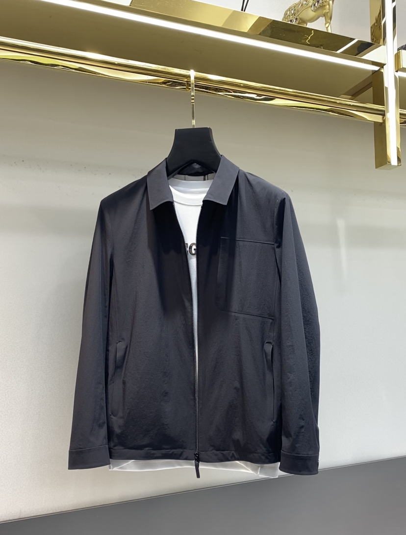 NO:119125,【Burberry】Simple spring. Jackets and windbreakers are high-level orders. High-standard customization. The upper body is very stylish. Classic and versatile. Customer-supplied hardware. Each has a unique logo. Any fashion can be matched in winter. Real top-level order. The style is also very good. Slim fit. Highly recommended. 140 catties. Wearing for L. The maximum wear is about 190 catties. It is recommended to report height and weight. M-3XL., burberry, jackets & coats, alexander wang19860909【 巴宝莉】春季简约.夹克 风衣贵族高级别要求订单 高标准定制　上身非常有型 经典百搭 客供五金 每颗都有独特logo 冬季任何时装都可以搭配　真正的顶级订单 版型上也是非常的好 修身版型 强烈推荐. 140斤穿L 最大穿190斤左右 .建 议报身高体重配码 .M-3XL.,,burberry,jackets & coats,alexander wang,Men's clothing