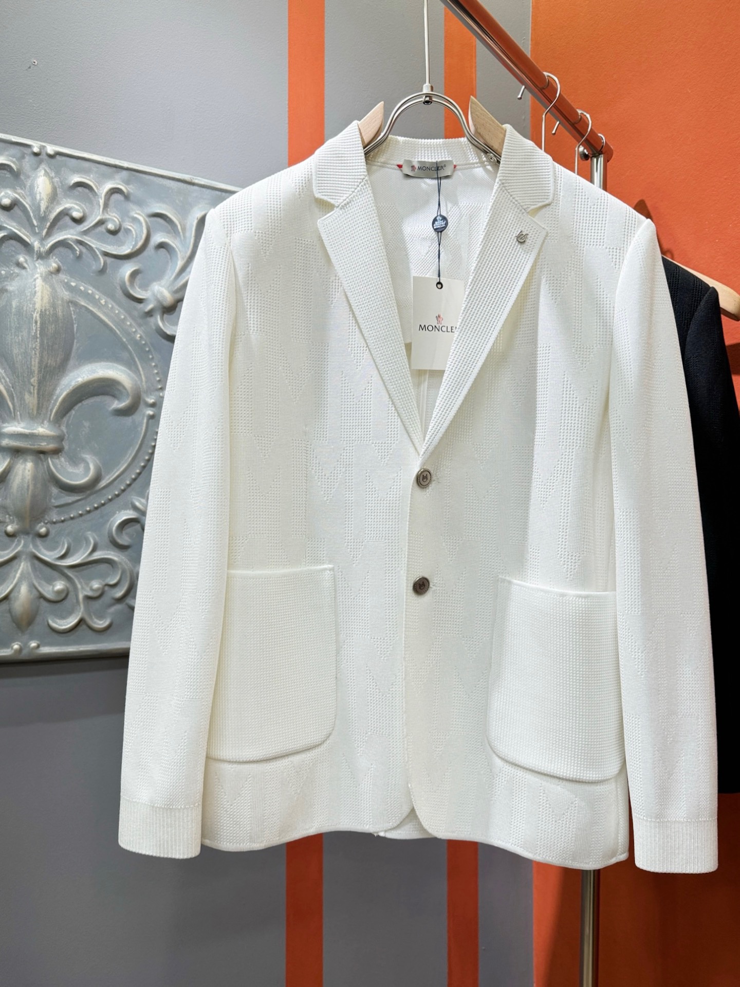 NO:119134,【彩】Simple spring, knitted jacket, suit, jacket, windbreaker, noble high-level order, high-standard customization, high-standard customization, very stylish, classic and versatile, customer-supplied hardware, each has a unique logo, any QQ fashion can be matched in winter, a true top order, the style is also very good, slim fit style, highly recommended. 140 catties wear L, maximum wear about 200 catties. It is recommended to report height and weight code. M-4XL.,,Moncler, jackets & coats, jackets & coats, alexander wang19860909【 蒙口】春季简约 针织外套 西服 夹克 风衣 贵族高级别要求订单 高标准定制　上身非常有型 经典百搭 客供五金 每颗都有独特logo 冬季任qq何时装都可以搭配　真正的顶级订单 版型上也是非常的好 修身版型 强烈推荐. 140斤穿L 最大穿200斤左右 .建 议报身高体重配码 .M-4XL.,,Moncler,jackets & coats,jackets & coats,alexander wang,Men's clothing