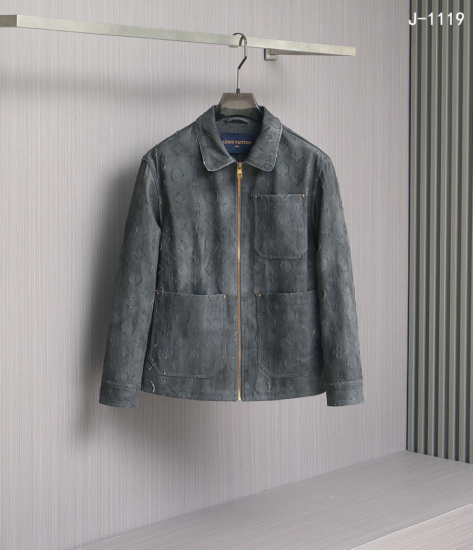 NO:122137,【LV】Spring simple. Jackets and windbreakers are high-level orders. High-standard customization. The upper body is very stylish. Classic and versatile. Customer-supplied hardware. Each has a unique logo. Any fashion can be matched in winter. Real top-level order. The style is also very good. Slim fit. Highly recommended. 175 140 catties. Wear about 190 catties. Wear height and weight. Wear code. M-3XL.,,louis vuitton, jackets & coats,alexander wang.19860909【 LV】春季简约.夹克 风衣贵族高级别要求订单 高标准定制　上身非常有型 经典百搭 客供五金 每颗都有独特logo 冬季任何时装都可以搭配　真正的顶级订单 版型上也是非常的好 修身版型 强烈推荐.175 140斤穿L 最大穿190斤左右 .建 议报身高体重配码 .M-3XL.,,louis vuitton,jackets & coats,alexander wang,Men's clothing