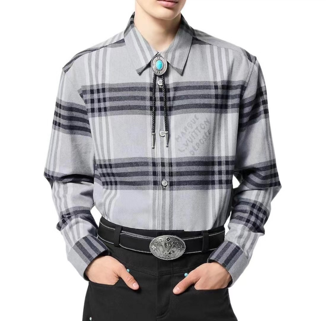 NO:122147,.【LV】 Fashionable and simple spring shirt is famous for its simple and delicate design and high-quality details, perfect cut, and the latest British hanging dot and line technology after the label is more perfect, the materials are meticulous, suitable for any occasion, excellent feel, comfortable and breathable! It is the choice of men who focus on practicality and quality. Original quality, official website synchronous [strong]. New model is available for sale immediately, available in large products [handshake] 174 140 catties, wear M maximum wear 190 kg.S-XL.,,louis vuitton,shirts,alexander wang19860909.【 LV】 时尚简约 春季衬衫 简洁细腻的设计和高质细节而闻名,裁剪完美,后标最新英国吊点线技术,更加完美,用料一丝不苟,适合任何场合, 手感极佳 舒服又透气! 是注重实用和品质的男士的选择.原單品質 官網同步[强].新款上市 即转即卖 有大货[握手] 174 140斤 穿M 最大穿190斤.S-XL.,,louis vuitton,shirts,alexander wang,Men's clothing