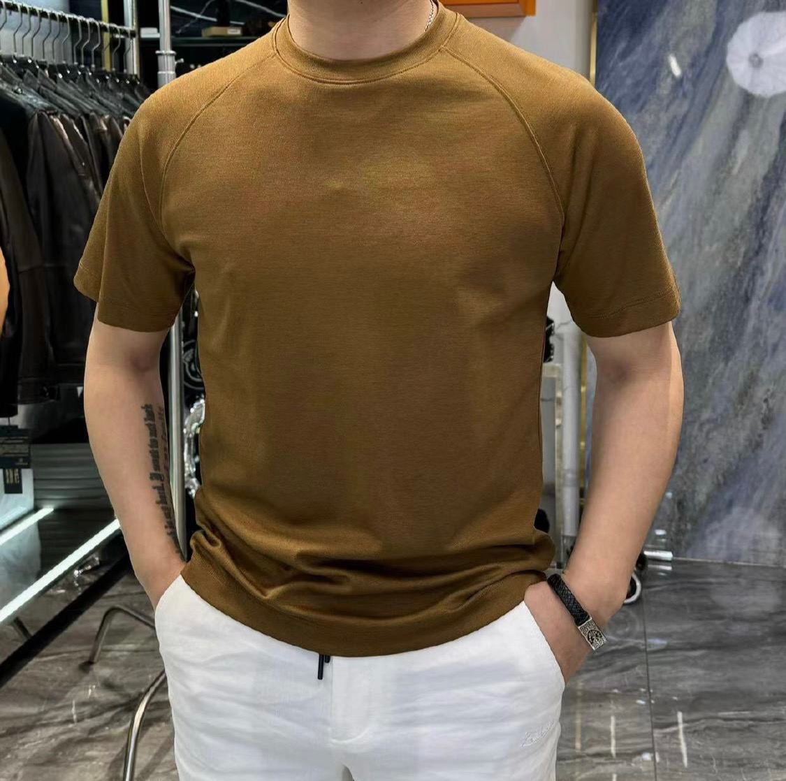 NO:122193,.【Jenia】 Fashionable and simple short-sleeved T-shirt is famous for its simple and delicate design and high-quality details, perfectly cut, and the latest British hanging dot and thread technology after the label is more perfect, the materials are meticulous, suitable for any occasion, excellent feel, comfortable and breathable! It is the choice of men who focus on practicality and quality. The original quality is synchronized by the official website [strong]. The new model is available for sale immediately, and there are large products [handshake] 174 140 catties wearing L size, and you can wear up to 200 catties! M-4XL.,zegna,T-shirt,tees,t-shirt,alexander wang19860909.【 杰尼亚】 时尚简约 短袖T恤 简洁细腻的设计和高质细节而闻名,裁剪完美,后标最新英国吊点线技术,更加完美,用料一丝不苟,适合任何场合, 手感极佳 舒服又透气! 是注重实用和品质的男士的选择.原單品質 官網同步[强].新款上市 即转即卖 有大货[握手] 174 140斤穿L码 最大可以穿200斤！M-4XL.,,zegna,T-shirt,tees，t-shirt,alexander wang,Men's clothing