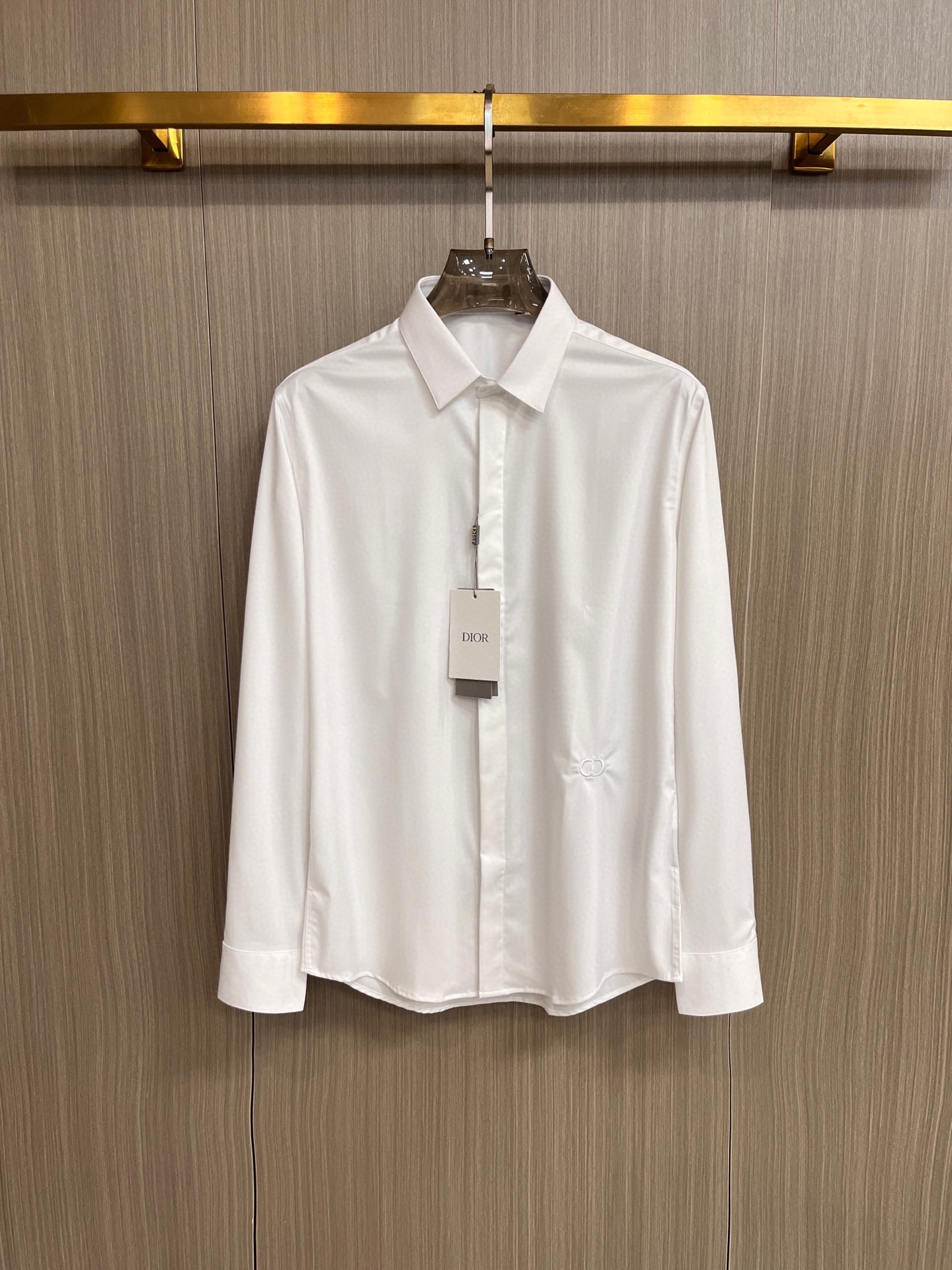 NO:122175,.【Dio】 Fashionable and simple spring shirt is famous for its simple and delicate design and high-quality details, perfect cut, and the latest British hanging dot and line technology after the label is more perfect, the materials are meticulous, suitable for any occasion, excellent feel, comfortable and breathable! It is the choice of men who focus on practicality and quality. The original quality is synchronized by the official website [strong]. The new model is available for sale immediately, and there are large products [handshake] 174 140 catties wear L maximum wear 190 catties. M-3XL.,,dior,shirts,alexander wang19860909.【 迪奥】 时尚简约 春季衬衫 简洁细腻的设计和高质细节而闻名,裁剪完美,后标最新英国吊点线技术,更加完美,用料一丝不苟,适合任何场合, 手感极佳 舒服又透气! 是注重实用和品质的男士的选择.原單品質 官網同步[强].新款上市 即转即卖 有大货[握手] 174 140斤 穿L 最大穿190斤.M-3XL.,,dior,shirts,alexander wang,Men's clothing