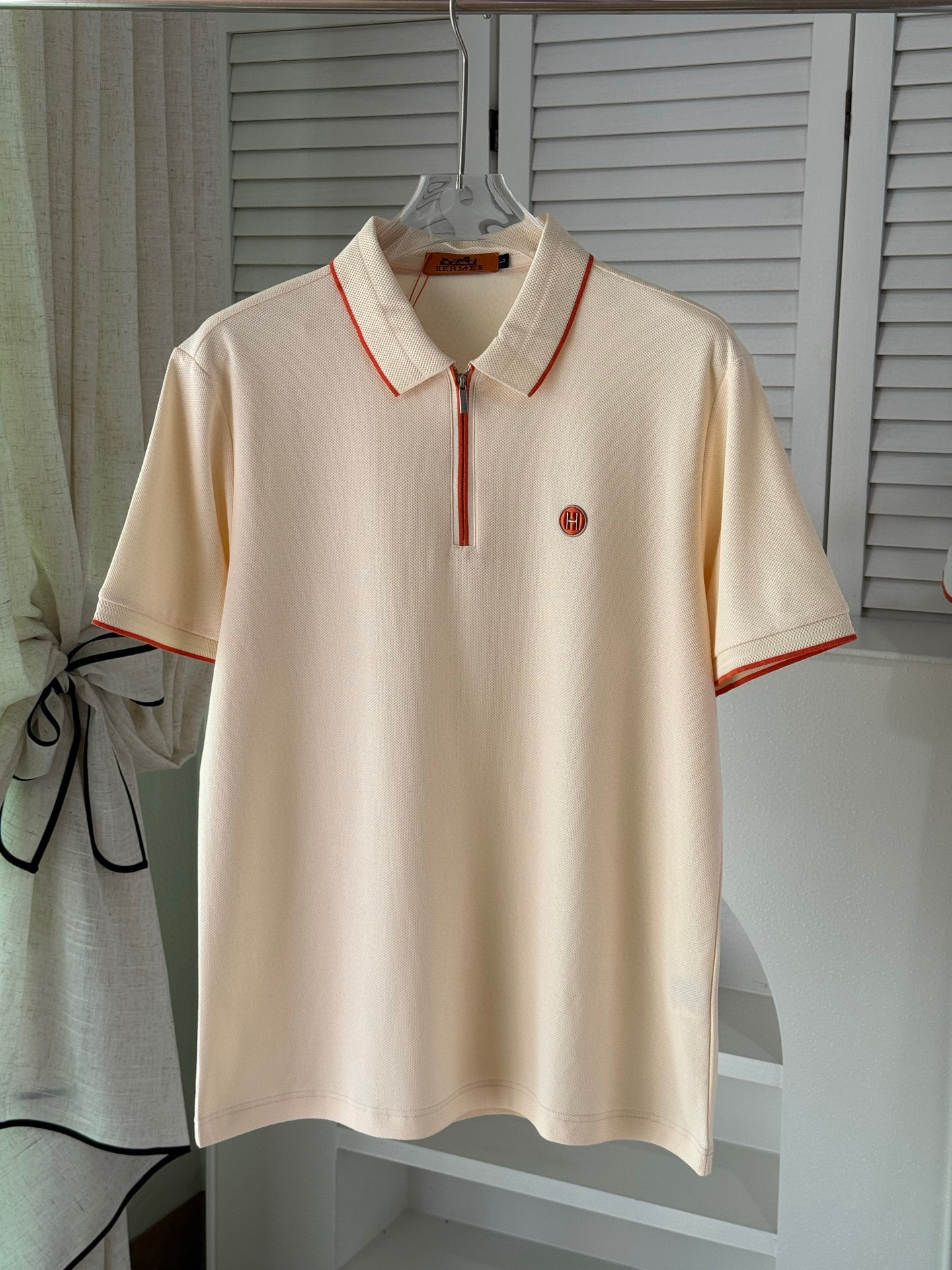 NO:133225,.【Hermes】 Fashionable and simple short-sleeved T-shirt is famous for its simple and delicate design and high-quality details, perfectly tailored, and the latest British hanging dot and thread technology after the label is more perfect, the materials are meticulous, suitable for any occasion, excellent feel, comfortable and breathable! It is the choice of men who focus on practicality and quality. The original quality is synchronized by the official website [strong]. The new model is available for sale immediately, and there are large products [handshake] 174 140 catties wearing L size, and you can wear up to 200 catties! M-4XL., hermes, T-shirt,tees, t-shirt,alexander wang19860909.【 爱马仕】 时尚简约 短袖T恤 简洁细腻的设计和高质细节而闻名,裁剪完美,后标最新英国吊点线技术,更加完美,用料一丝不苟,适合任何场合, 手感极佳 舒服又透气! 是注重实用和品质的男士的选择.原單品質 官網同步[强].新款上市 即转即卖 有大货[握手] 174 140斤穿L码 最大可以穿200斤！M-4XL.,,hermes,T-shirt,tees，t-shirt,alexander wang,Men's clothing