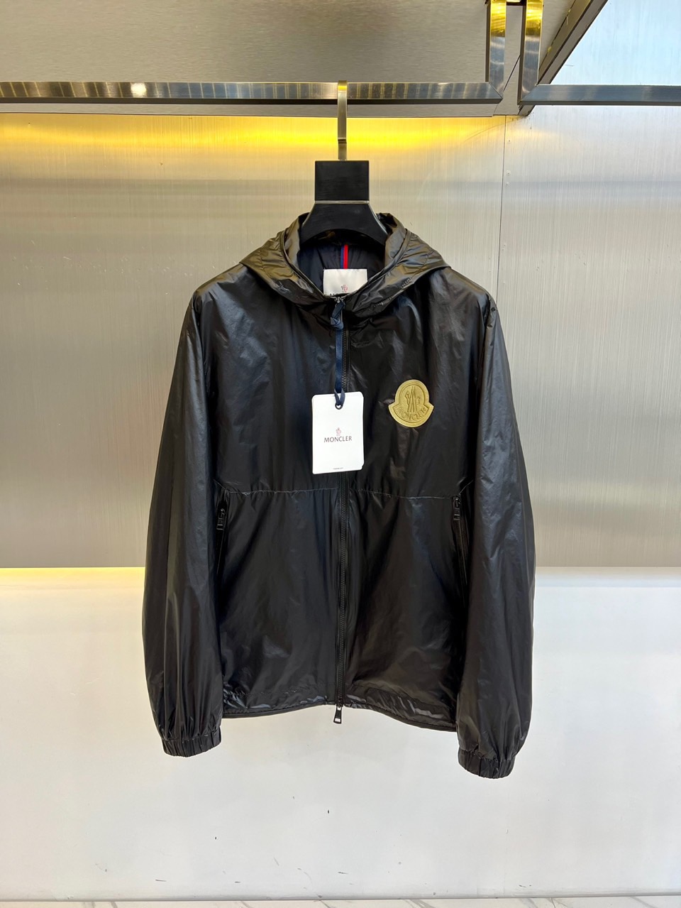 NO:124170,【彩】Simple in spring. Jackets, windbreakers, nobles, high-level orders, high-standard customization, very stylish, classic and versatile, customer-supplied hardware, each with a unique logo, any fashion can be matched in winter, a true top order, the style is also very good, slim fit, highly recommended. 175 140 catties wear L, maximum wear about 190 catties. It is recommended to report height and weight code. M-3XL.,, Moncler, jackets & coats, alexander wang19860909【 蒙口】春季简约.夹克 风衣贵族高级别要求订单 高标准定制　上身非常有型 经典百搭 客供五金 每颗都有独特logo 冬季任何时装都可以搭配　真正的顶级订单 版型上也是非常的好 修身版型 强烈推荐.175 140斤穿L 最大穿190斤左右 .建 议报身高体重配码 .M-3XL.,,Moncler,jackets & coats,alexander wang,Men's clothing