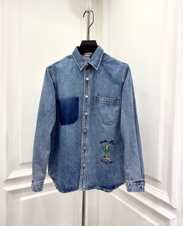 NO:124164,.【Dio】 Fashionable and simple spring denim shirt is famous for its simple and delicate design and high-quality details, perfect cut, and the latest British hanging dot and line technology after the label is more perfect, the materials are meticulous, suitable for any occasion, excellent feel, comfortable and breathable! It is the choice of men who focus on practicality and quality. Original quality, official website synchronous [strong]. New model is available for sale immediately, available in large products [handshake] 174 140 catties, wear M maximum 190 kg.S-XL.,,dior,shirts,alexander wang19860909.【 迪奥】 时尚简约 春季牛仔衬衫 简洁细腻的设计和高质细节而闻名,裁剪完美,后标最新英国吊点线技术,更加完美,用料一丝不苟,适合任何场合, 手感极佳 舒服又透气! 是注重实用和品质的男士的选择.原單品質 官網同步[强].新款上市 即转即卖 有大货[握手] 174 140斤 穿M 最大穿190斤.S-XL.,,dior,shirts,alexander wang,Men's clothing