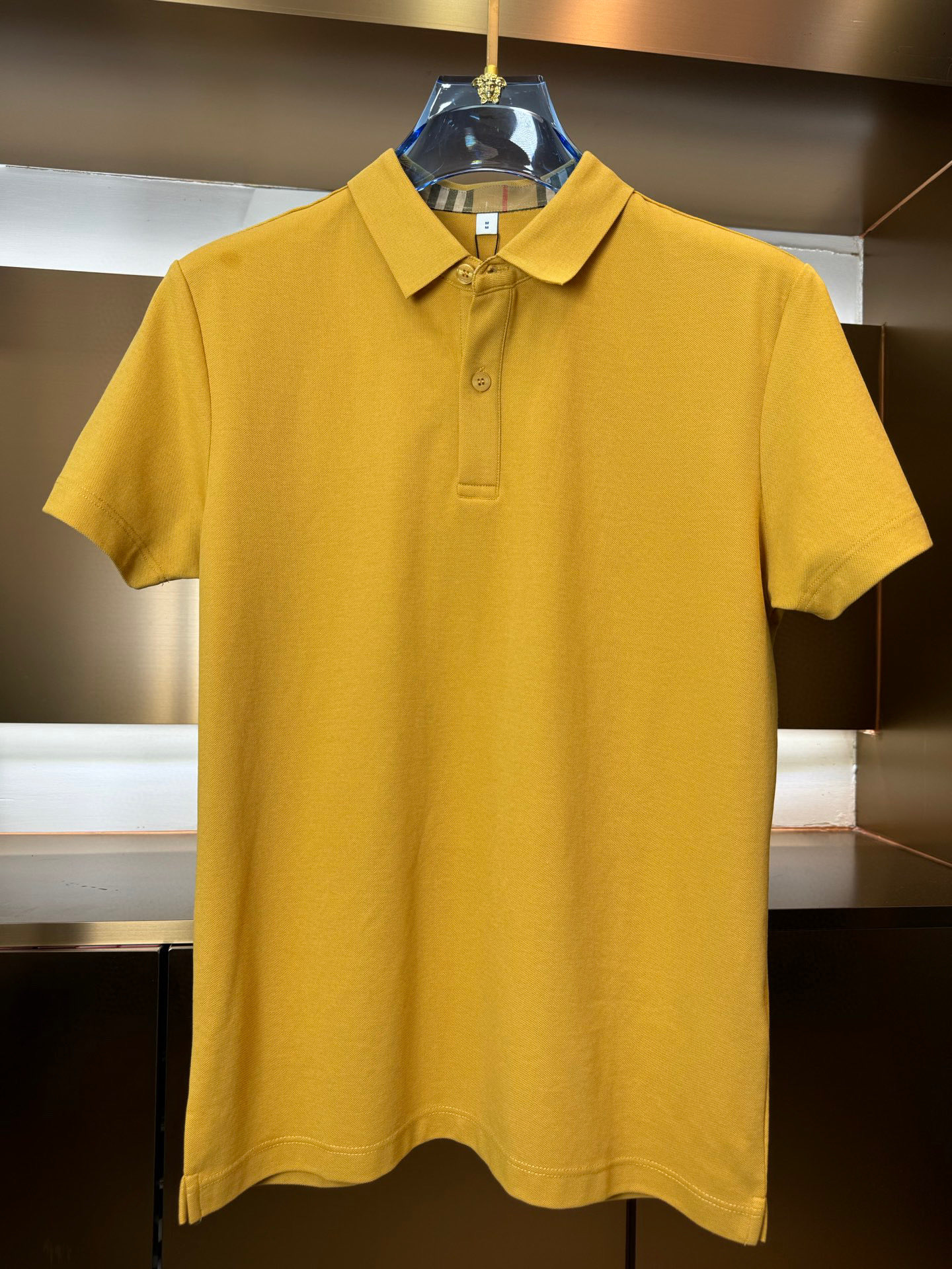 NO:124199,.【Burberry】Stylish and simple short-sleeved T-shirt is famous for its simple and delicate design and high-quality details, perfectly cut, and the latest British hanging dot and thread technology after the label is more perfect, the materials are meticulous, suitable for any occasion, excellent feel, comfortable and breathable! It is the choice of men who focus on practicality and quality. The original quality is synchronized by the official website [strong]. The new model is available for sale immediately, and there are large products [handshake] 174 140 catties wearing L size, and you can wear up to 200 catties! M-4XL., burberry, T-shirt, tees, t-shirt, alexander wang19860909.【 巴宝莉】 时尚简约 短袖T恤 简洁细腻的设计和高质细节而闻名,裁剪完美,后标最新英国吊点线技术,更加完美,用料一丝不苟,适合任何场合, 手感极佳 舒服又透气! 是注重实用和品质的男士的选择.原單品質 官網同步[强].新款上市 即转即卖 有大货[握手] 174 140斤穿L码 最大可以穿200斤！M-4XL.,,burberry,T-shirt,tees，t-shirt,alexander wang,Men's clothing