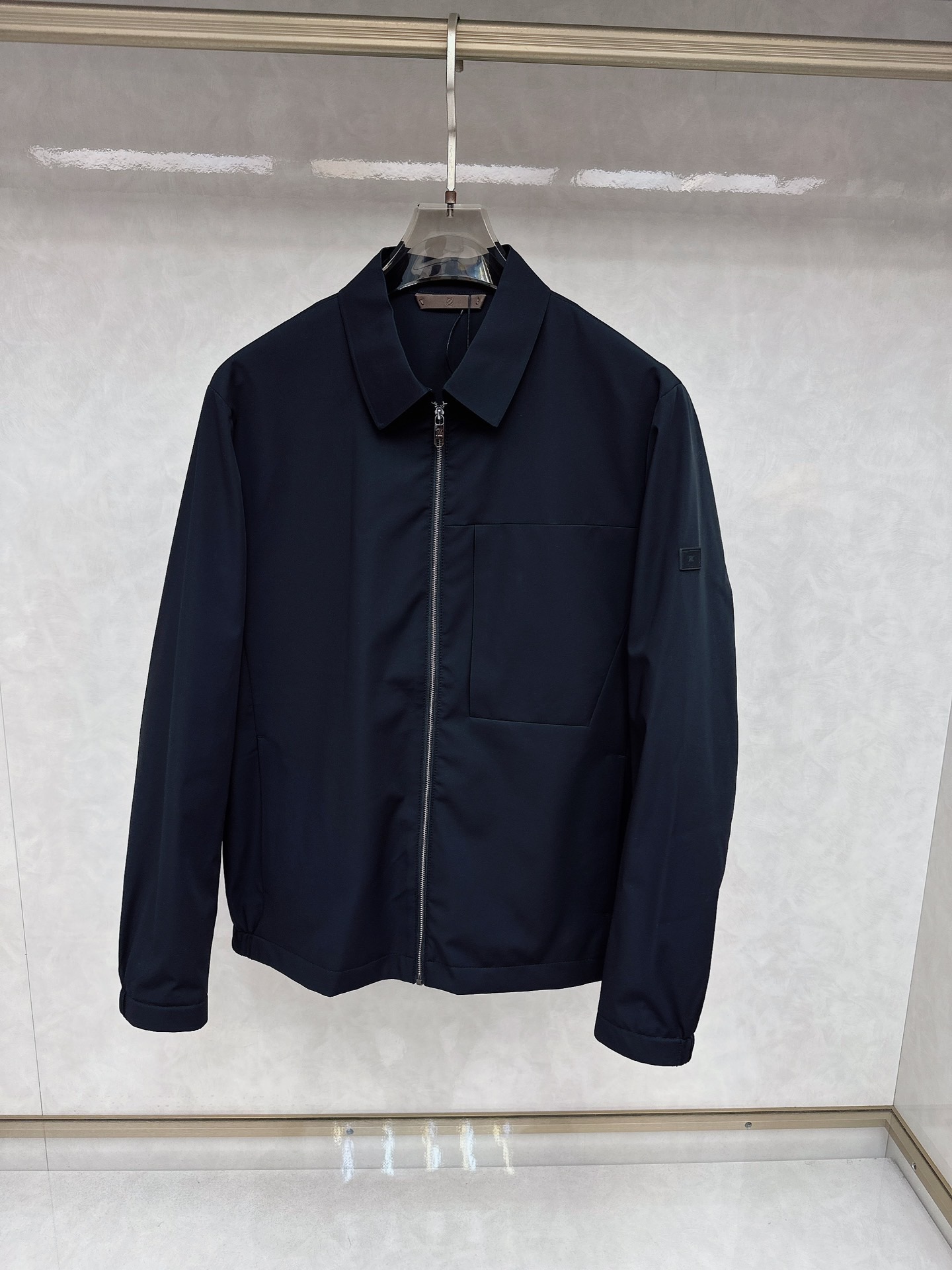 NO:124211,【Jenia】Simple spring jacket jacket windbreaker noble high-level order High-standard customization High-standard upper body is very stylish Classic and versatile Customer-supplied hardware Each has a unique logo. Any QQ fashion can be matched in winter. Real top order. The style is also very good. Slim fit style. Highly recommended. 175 140 catties wear L. Maximum wear about 200 catties. It is recommended to report height and weight code. M-3XL.,,zegna, jackets & coats, jackets & coats, alexander wang19860909【 杰尼亚】春季简约 外套 夹克 风衣 贵族高级别要求订单 高标准定制　上身非常有型 经典百搭 客供五金 每颗都有独特logo 冬季任qq何时装都可以搭配　真正的顶级订单 版型上也是非常的好 修身版型 强烈推荐.175 140斤穿L 最大穿200斤左右 .建 议报身高体重配码 .M-3XL.,,zegna,jackets & coats,jackets & coats,alexander wang,Men's clothing