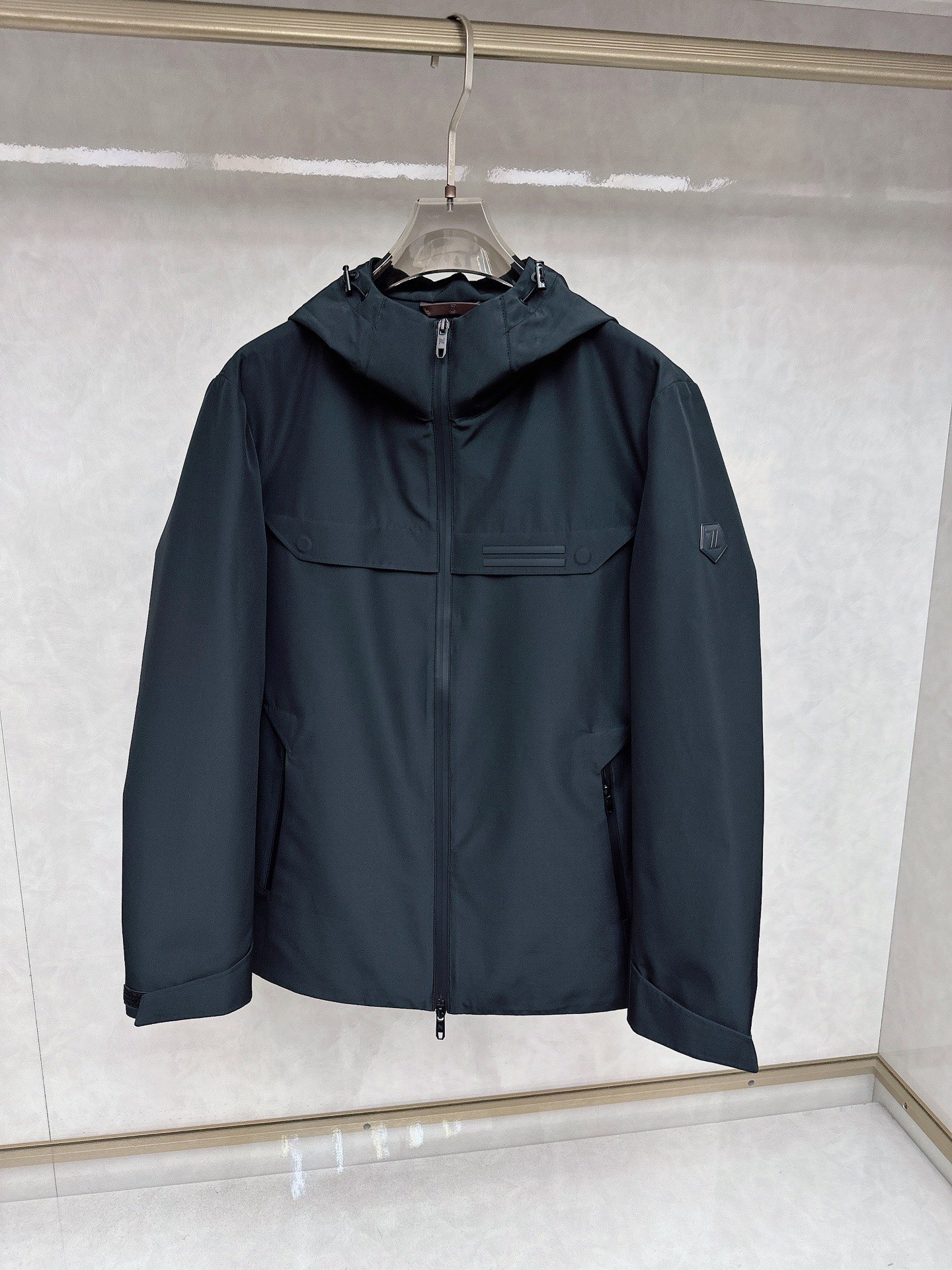 NO:124189,【Jenia】Simple spring jacket jacket windbreaker noble high-level order High-standard customization High-standard upper body is very stylish Classic and versatile Customer-supplied hardware Each has a unique logo. Any QQ fashion can be matched in winter. Real top order. The style is also very good. Slim fit style. Highly recommended. 175 140 catties wear L. Maximum wear about 200 catties. It is recommended to report height and weight code. M-3XL.,,zegna, jackets & coats, jackets & coats, alexander wang19860909【 杰尼亚】春季简约 外套 夹克 风衣 贵族高级别要求订单 高标准定制　上身非常有型 经典百搭 客供五金 每颗都有独特logo 冬季任qq何时装都可以搭配　真正的顶级订单 版型上也是非常的好 修身版型 强烈推荐.175 140斤穿L 最大穿200斤左右 .建 议报身高体重配码 .M-3XL.,,zegna,jackets & coats,jackets & coats,alexander wang,Men's clothing