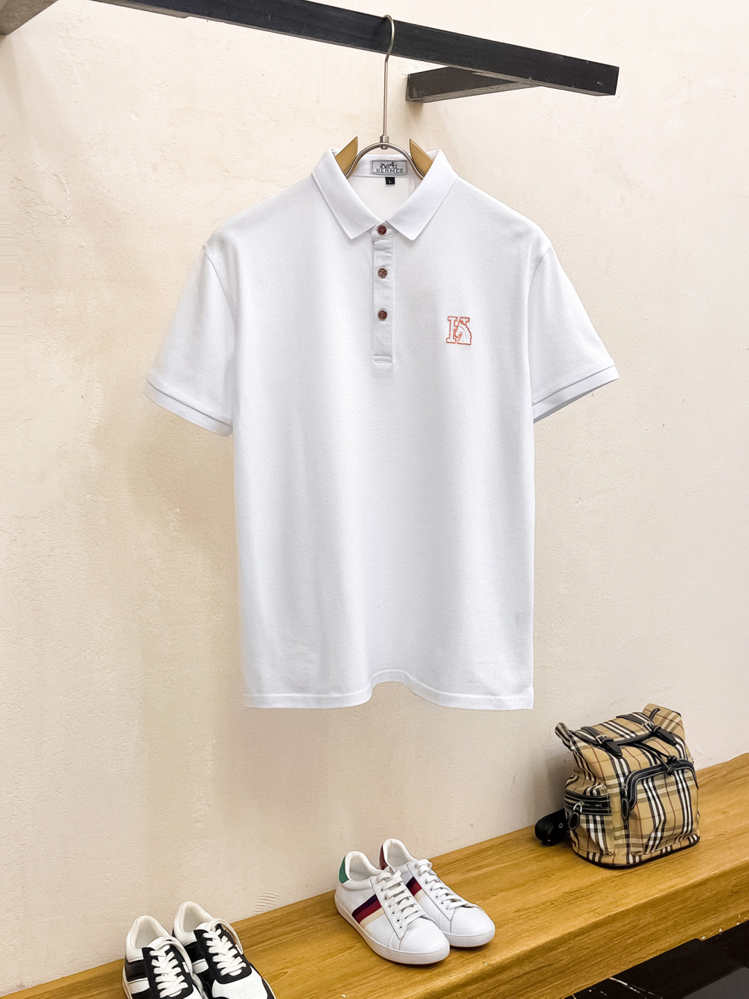 NO:124213,Hermes Xinjiang long velvet cotton fabric soft, comfortable and breathable 2025 summer limited short-sleeved Polo series -,,hermes,T-shirt,alexander wang19860909爱马仕 新疆长绒棉 面料柔软舒适透气 2025 夏季 限量款短袖Polo系列 -,,hermes,T-shirt,alexander wang,Men's clothing