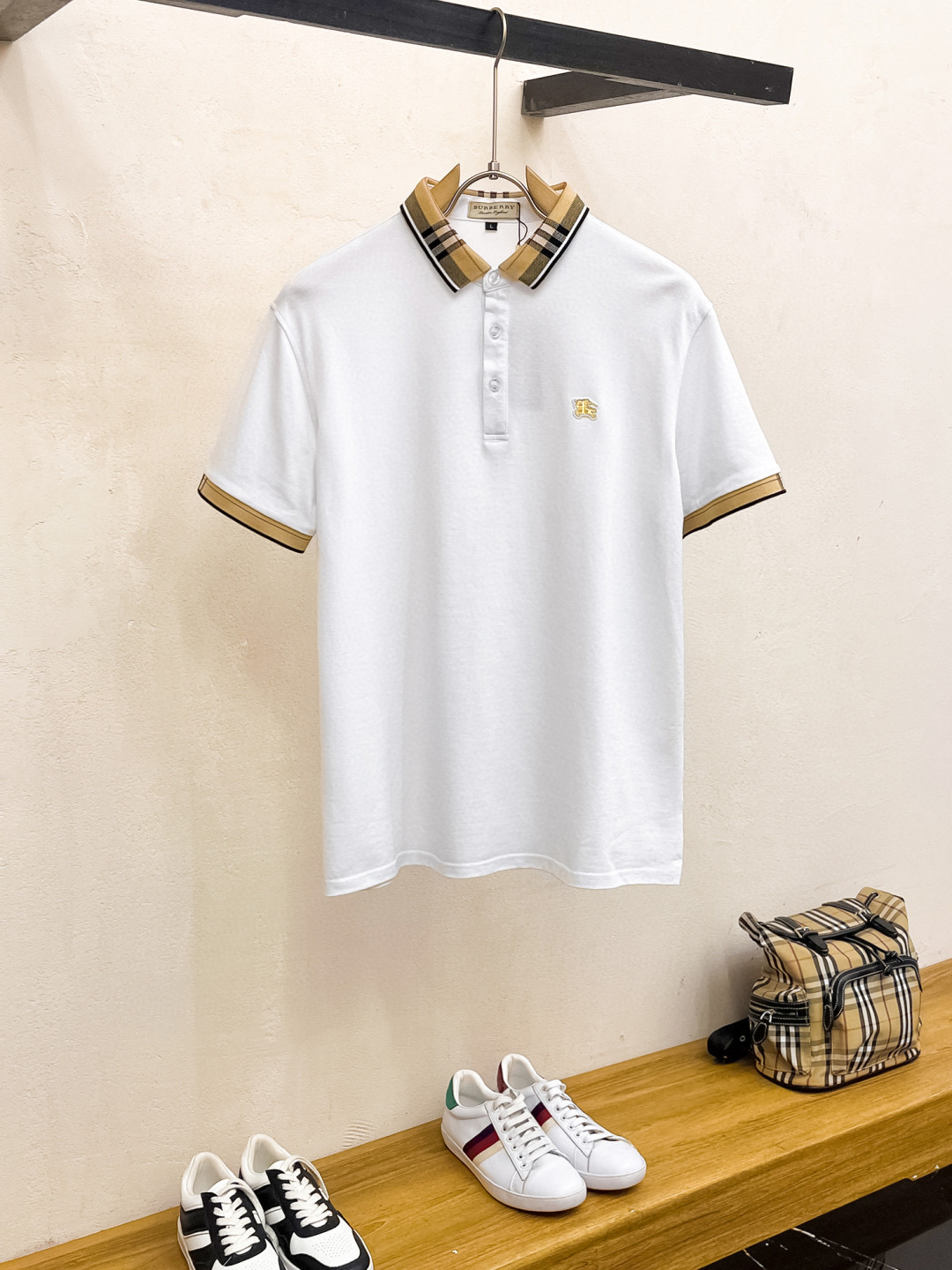 NO:124216,Burberry Xinjiang long velvet cotton fabric soft, comfortable and breathable 2025 summer limited short-sleeved Polo series -,,burberry,T-shirt,alexander wang19860909巴宝莉 新疆长绒棉 面料柔软舒适透气 2025 夏季 限量款短袖Polo系列 -,,burberry,T-shirt,alexander wang,Men's clothing