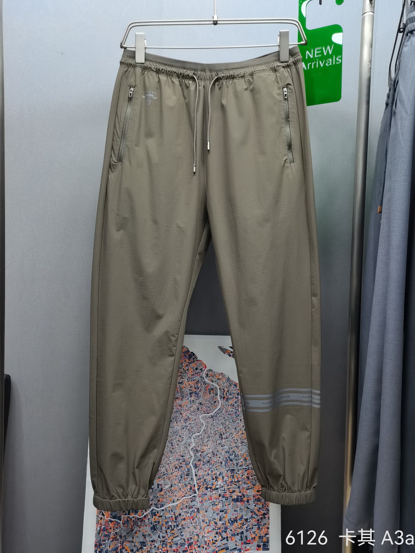 NO:124220,.Prada Spring and Summer - New P home quick-drying sweatpants, smooth and breathable fabric, front logo adopts classic brand elements, edging, pants are comfortable and inclusive!  Simple and versatile, the first choice for casual!  Model number 6126 Color black Size M-3XL Elastic waist L size waist 80-84, waist 2 feet 4-2 feet 5 wearable, prada, alexander wang19860909.普拉达 春夏--新款 P家速干运动裤,面料滑爽透气,正面标识采用品牌经典元素,骨筋包边,裤型舒适包容性极强！简单百搭,休闲首选！ 款号6126 颜色黑 尺码M-3XL  弹力腰 L码腰围80-84,腰围2尺4-2尺5可穿,,prada,alexander wang,Men's clothing