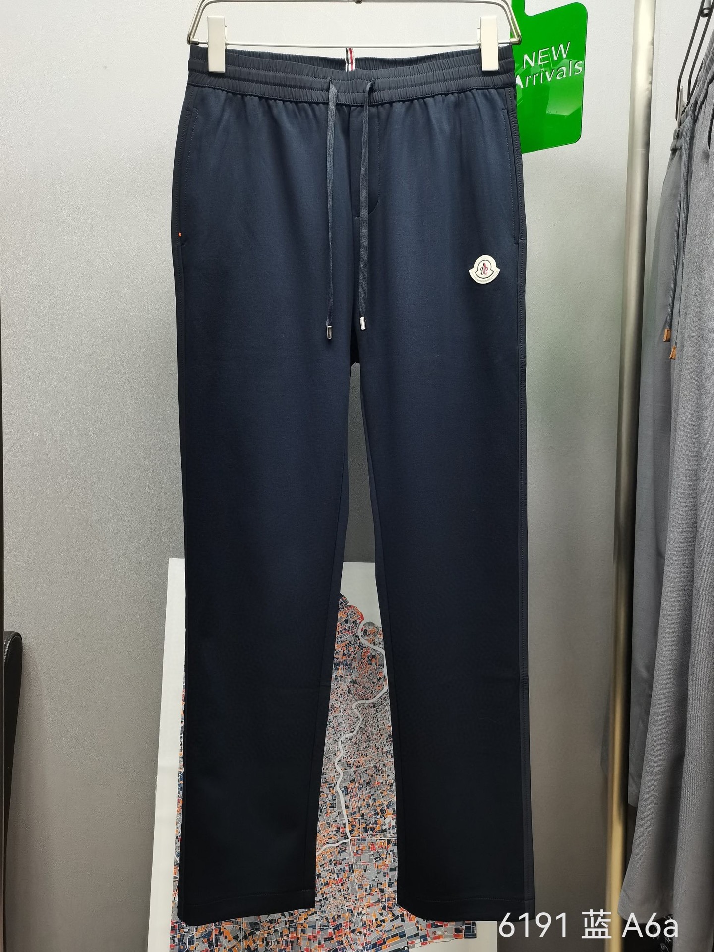 NO:124222,Banded Spring and Summer - New Moncler casual pants, the fabric is comfortable and breathable, the front logo adopts classic brand elements, and the trousers are wrapped around the edges. The pants are comfortable and inclusive!  Simple and versatile, the first choice for casual!  Model number 6191 Color black Size M-3XL Elastic waist L size waist 80-84, waist 2 feet 4-2 feet 5 wearable, christian louboutin, Moncler, alexander wang19860909蒙口 春夏--新款 Moncler休闲裤,面料舒适透气,正面标识采用品牌经典元素,骨筋包边,裤型舒适包容性极强！简单百搭,休闲首选！ 款号6191 颜色黑 尺码M-3XL  弹力腰 L码腰围80-84,腰围2尺4-2尺5可穿,,christian louboutin,Moncler,alexander wang,Men's clothing