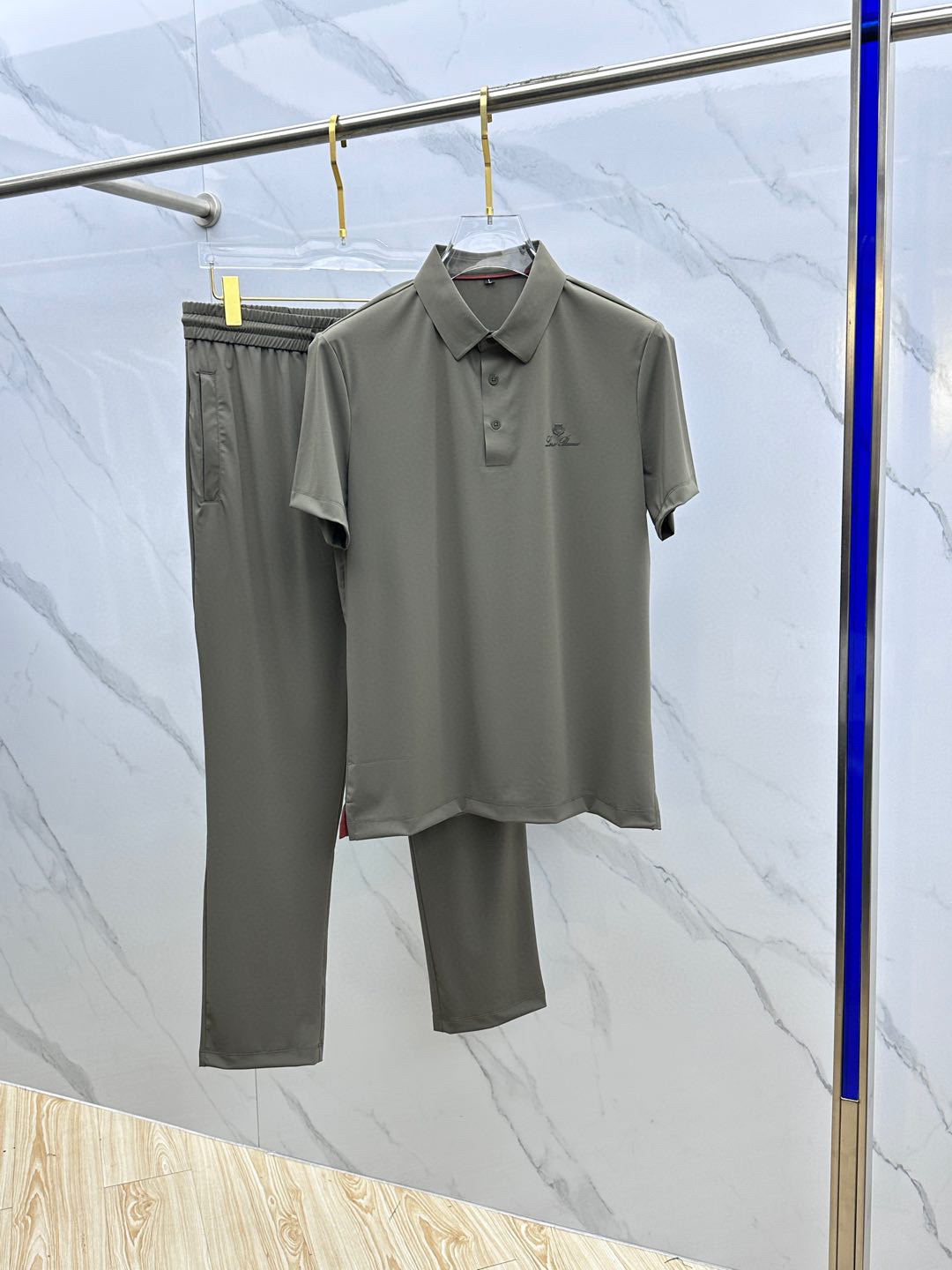 NO:133210,【LP】Hot-up a high-end!  Aristocratic suit [Rose][Rose] The original single-quality exclusive high-quality major brand suits are all top European and American styles and fabrics handmade, and the works of the world's top designers, with international fashion brands, reflecting elegance, personality, fashion [Strong][Strong][Strong][Strong][Strong][Strong][Strong][Strong][Strong][Strong][Strong][Strong][Strong][Strong][Strong][Strong][Strong][Strong][Strong][Strong][Strong][Strong][Strong][Strong][Strong][Strong][Strong][Strong][Strong][Strong][Strong][Strong][Strong][Strong][Strong][Strong][Strong][Strong][Strong][Strong][Strong][Strong][Strong][Strong][Strong][Strong][Strong][Strong][Strong][Strong][Strong][Strong][Strong][Strong][Strong][Strong][Strong][Strong][Strong][Strong][Strong][Strong][Strong][Strong][Strong][Strong][Strong][Strong][Strong][Strong][Strong][Strong][Strong][Strong][Strong][Strong][Strong][Strong][Strong][Strong][Strong][Strong][Strong][Strong][Strong][Strong][Strong][Strong][Strong][Strong][Strong][Strong][Strong][Strong][Strong][Strong][Strong][Strong][Strong][Strong][Strong][Strong][Strong][Strong][Strong][Strong][Strong][Strong][Strong][Strong][Strong]19860909【 LP】爆款a 高端 ！贵族套装 [玫瑰][玫瑰]原单品质独家首选高品质各大品牌套装,全是欧美顶级爆款花色及面料手工,世界顶尖设计师作品,具备国际时尚大牌元素,体现高雅、个性、时尚[强][强][强].本公司不是以低价格吸引客户,是以品质、品味、内涵以及一些顶级设计元素为起点.175 140斤 穿L 可以穿200斤.标准尺码 M-4XL.,,loro piana,alexander wang,Men's clothing