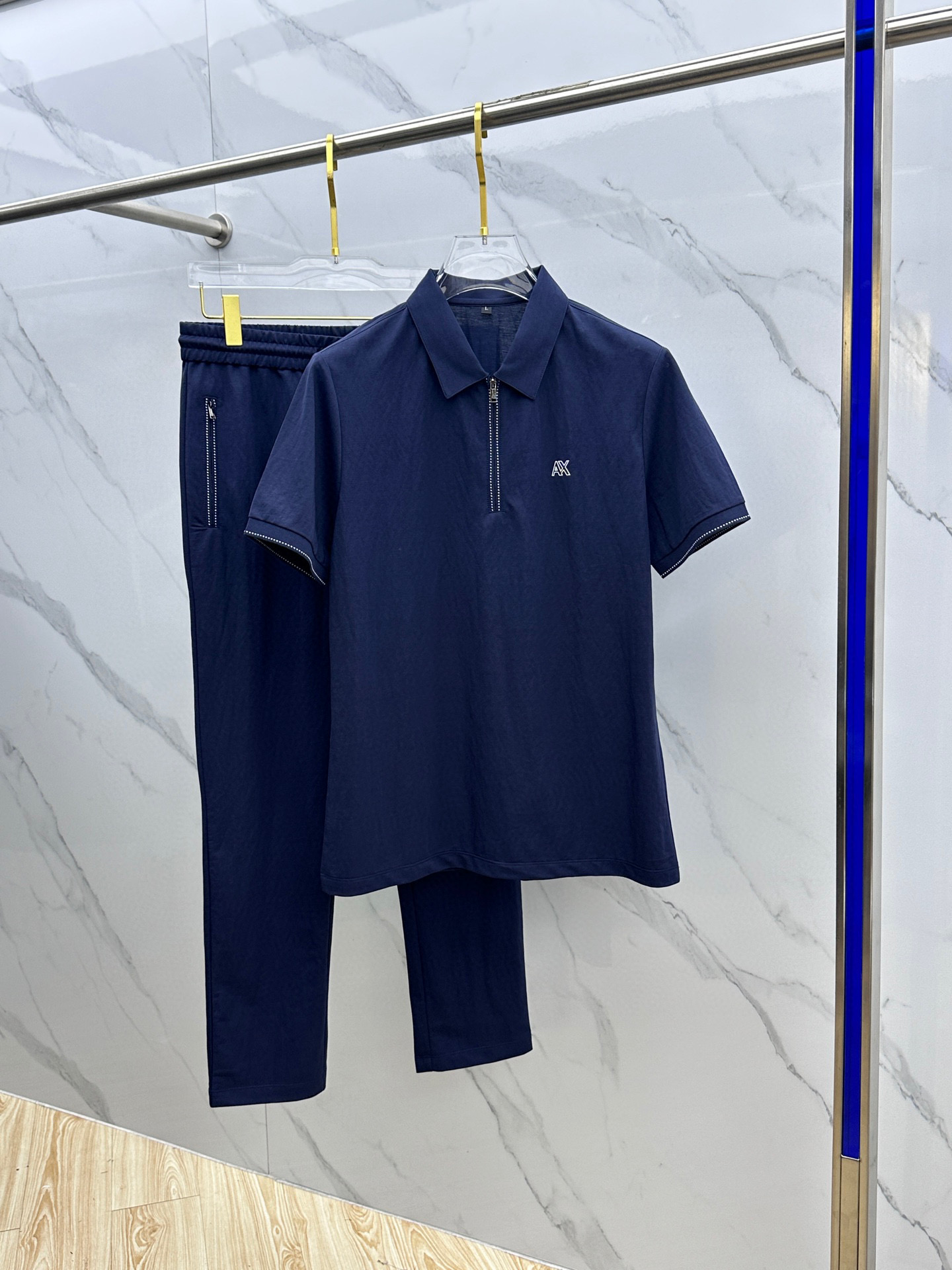 NO:124247,【Armani】Hot-up a high-end!  Aristocratic suit [Rose][Rose] The original single-quality exclusive high-quality major brand suits are all top European and American styles and fabrics handmade, and the works of the world's top designers, with international fashion brands, reflecting elegance, personality, fashion. Our company does not attract customers at low prices, but starts with quality, taste, connotation and some top design elements. 175 140 catties. Wear L can wear 200 catties. Standard size M-4XL.,,armani,alexander wang19860909【 阿玛尼】爆款a 高端 ！贵族套装 [玫瑰][玫瑰]原单品质独家首选高品质各大品牌套装,全是欧美顶级爆款花色及面料手工,世界顶尖设计师作品,具备国际时尚大牌元素,体现高雅、个性、时尚[强][强][强].本公司不是以低价格吸引客户,是以品质、品味、内涵以及一些顶级设计元素为起点.175 140斤 穿L 可以穿200斤.标准尺码 M-4XL.,,armani,alexander wang,Men's clothing