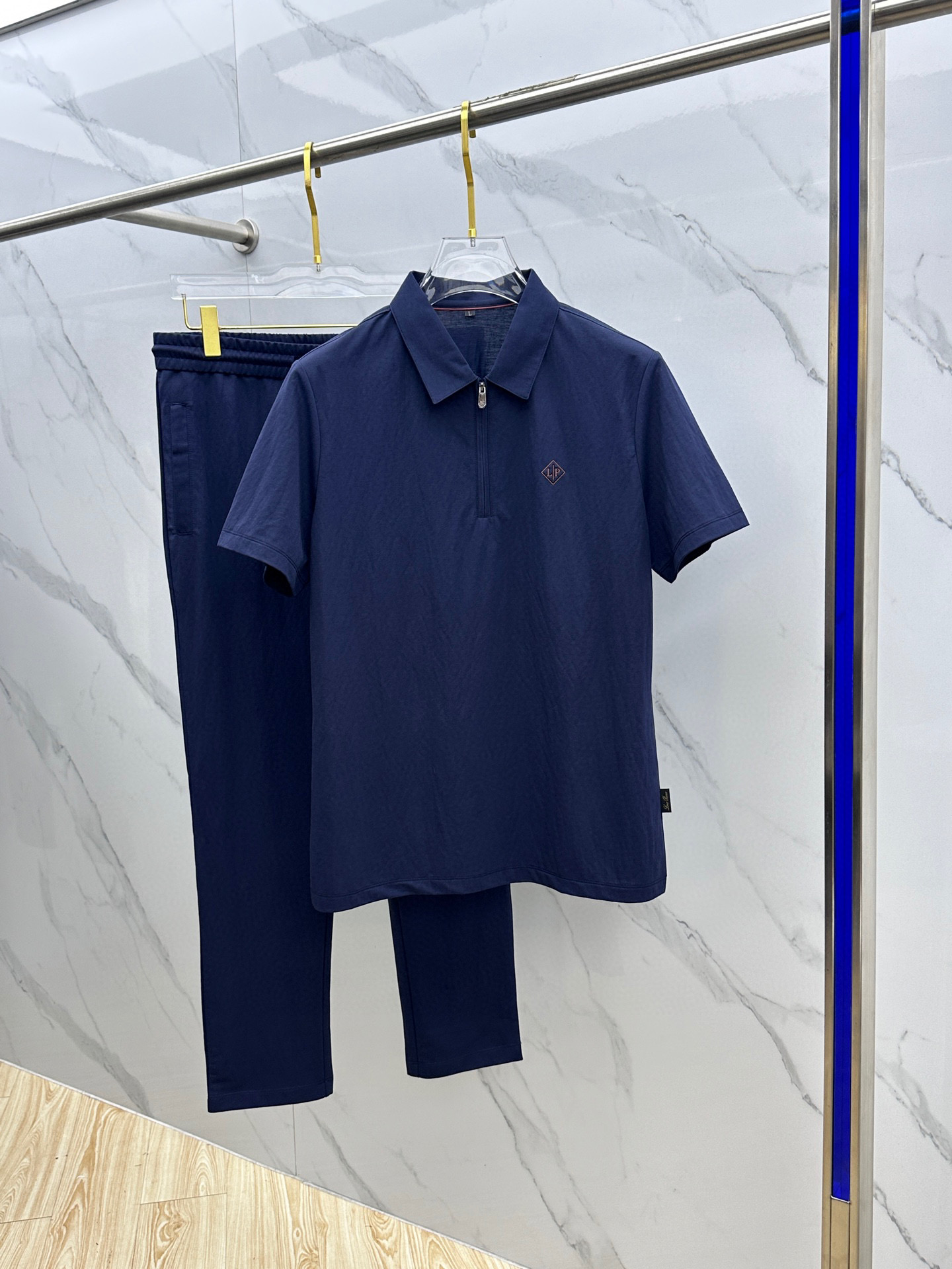 NO:124251,【LP】Hot-up a high-end!  Aristocratic suit [Rose][Rose] The original single-quality exclusive high-quality major brand suits are all top European and American styles and fabrics handmade, and the works of the world's top designers, with international fashion brands, reflecting elegance, personality, fashion [Strong][Strong][Strong][Strong][Strong][Strong][Strong][Strong][Strong][Strong][Strong][Strong][Strong][Strong][Strong][Strong][Strong][Strong][Strong][Strong][Strong][Strong][Strong][Strong][Strong][Strong][Strong][Strong][Strong][Strong][Strong][Strong][Strong][Strong][Strong][Strong][Strong][Strong][Strong][Strong][Strong][Strong][Strong][Strong][Strong][Strong][Strong][Strong][Strong][Strong][Strong][Strong][Strong][Strong][Strong][Strong][Strong][Strong][Strong][Strong][Strong][Strong][Strong][Strong][Strong][Strong][Strong][Strong][Strong][Strong][Strong][Strong][Strong][Strong][Strong][Strong][Strong][Strong][Strong][Strong][Strong][Strong][Strong][Strong][Strong][Strong][Strong][Strong][Strong][Strong][Strong][Strong][Strong][Strong][Strong][Strong][Strong][Strong][Strong][Strong][Strong][Strong][Strong][Strong][Strong][Strong][Strong][Strong][Strong][Strong][Strong]19860909【 LP】爆款a 高端 ！贵族套装 [玫瑰][玫瑰]原单品质独家首选高品质各大品牌套装,全是欧美顶级爆款花色及面料手工,世界顶尖设计师作品,具备国际时尚大牌元素,体现高雅、个性、时尚[强][强][强].本公司不是以低价格吸引客户,是以品质、品味、内涵以及一些顶级设计元素为起点.175 140斤 穿L 可以穿200斤.标准尺码 M-4XL.,,loro piana,alexander wang,Men's clothing