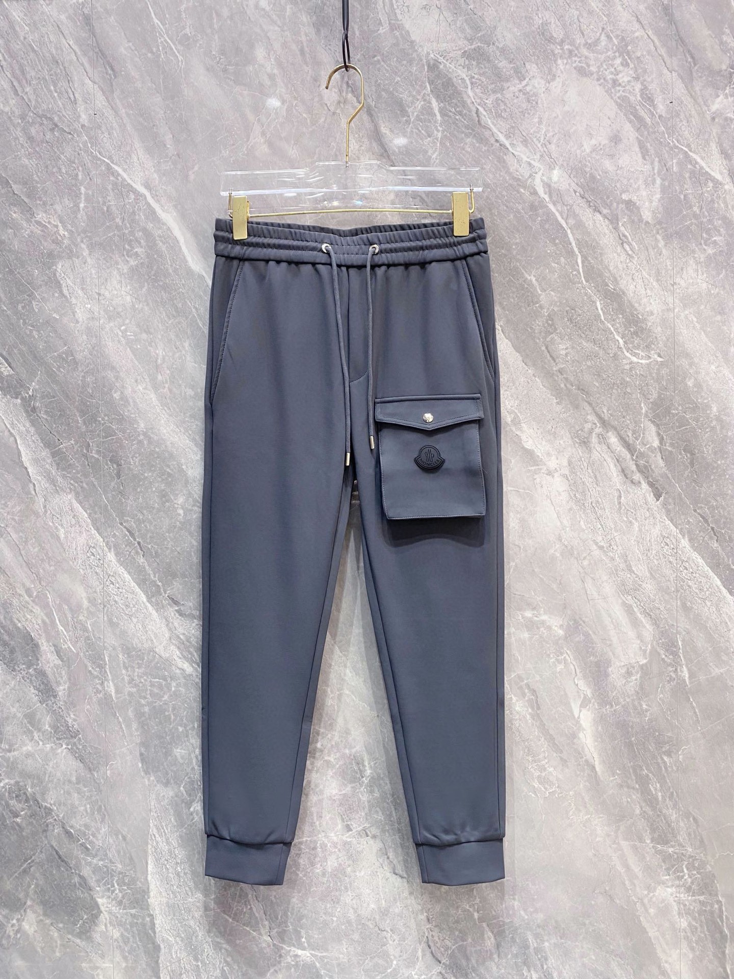NO:125701,【彩票】Simple and fashionable. The spring casual pants are very comfortable to wear, low-key and luxurious. They are very classy when worn. There is no need to say much about the style and cutting of the pants. The upper body is exquisite and vivid. The truly first-class quality is the true palace-level casual pants, which are made of Turkish cotton, produce the most famous tannin cloth. The quality is excellent, and the pants are soft after heavy washing!  Straight-footed style, not picky, the upper body is absolutely stylish, the waist is inlaid with silver jewelry, extremely luxurious. M-3XL., Moncler, alexander wang19860909【 蒙口】简约时尚 春季休闲裤身穿着非常舒适 低调不失奢华 穿出去非常有档次,裤型款式和裁剪亦无需多言 上身精致跃然.真正一等一顶级质料 真正殿堂级的休闲裤,选用土耳其的棉花 生产出最有名的单宁布 品质卓然,经过重水洗使得裤子很柔软！直脚的版型 不挑人 上身绝对的有型 裤腰镶嵌银饰达人设计 极度奢华.M-3XL.,,Moncler,alexander wang,Men's clothing