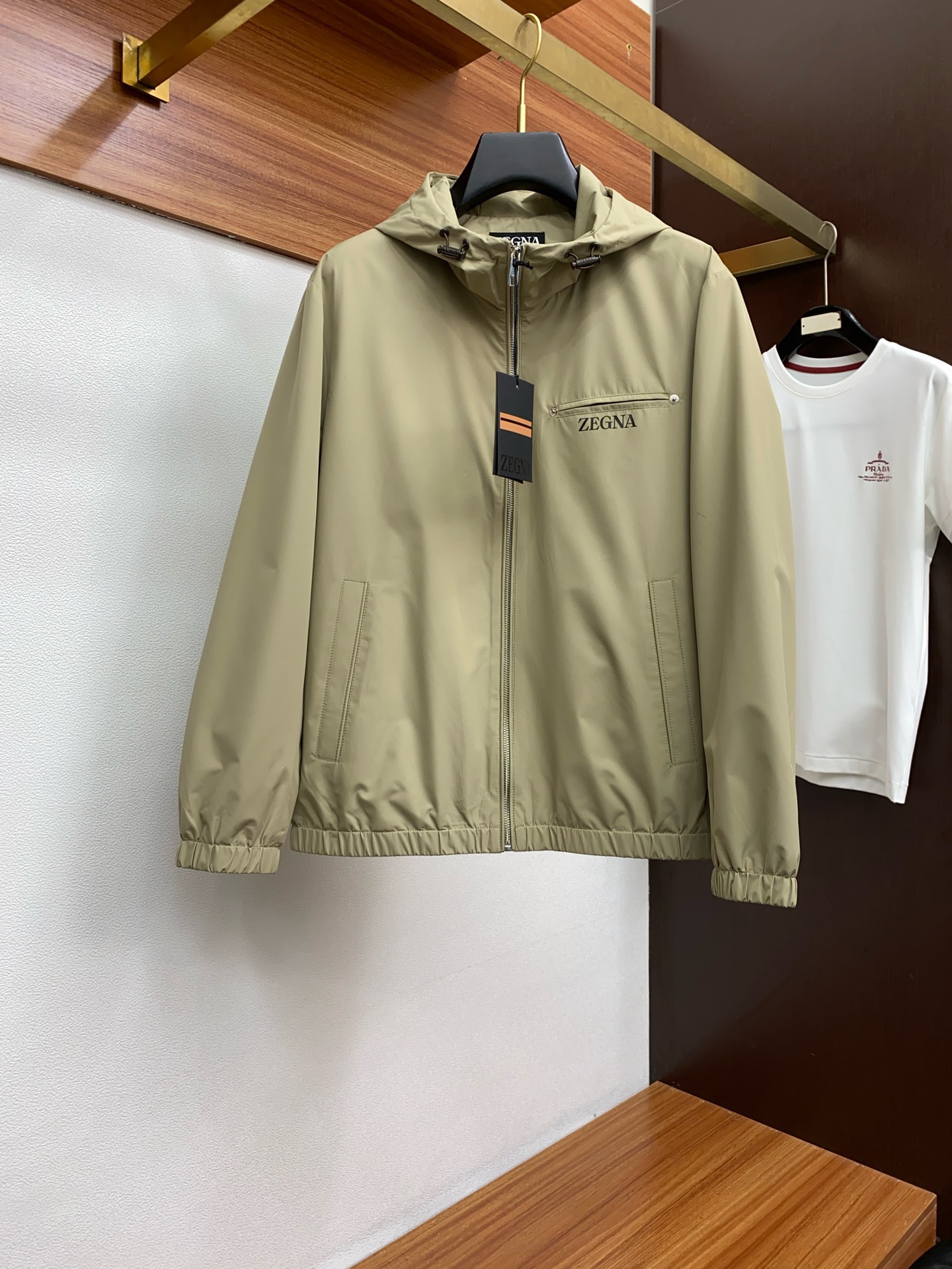 NO:125696,【Jenia】Simple spring. Jackets and windbreakers are high-level orders. High-standard customization. The upper body is very stylish. Classic and versatile. Customer-supplied hardware. Each has a unique logo. Any fashion can be matched in winter. Real top-level order. The style is also very good. Slim fit. Highly recommended. 175 140 catties. Wear about 190 catties. Wear height and weight. It is recommended to report the height and weight. M-3XL., zegna, jackets & coats, alexander wang19860909【 杰尼亚】春季简约.夹克 风衣贵族高级别要求订单 高标准定制　上身非常有型 经典百搭 客供五金 每颗都有独特logo 冬季任何时装都可以搭配　真正的顶级订单 版型上也是非常的好 修身版型 强烈推荐.175 140斤穿L 最大穿190斤左右 .建 议报身高体重配码 .M-3XL.,,zegna,jackets & coats,alexander wang,Men's clothing