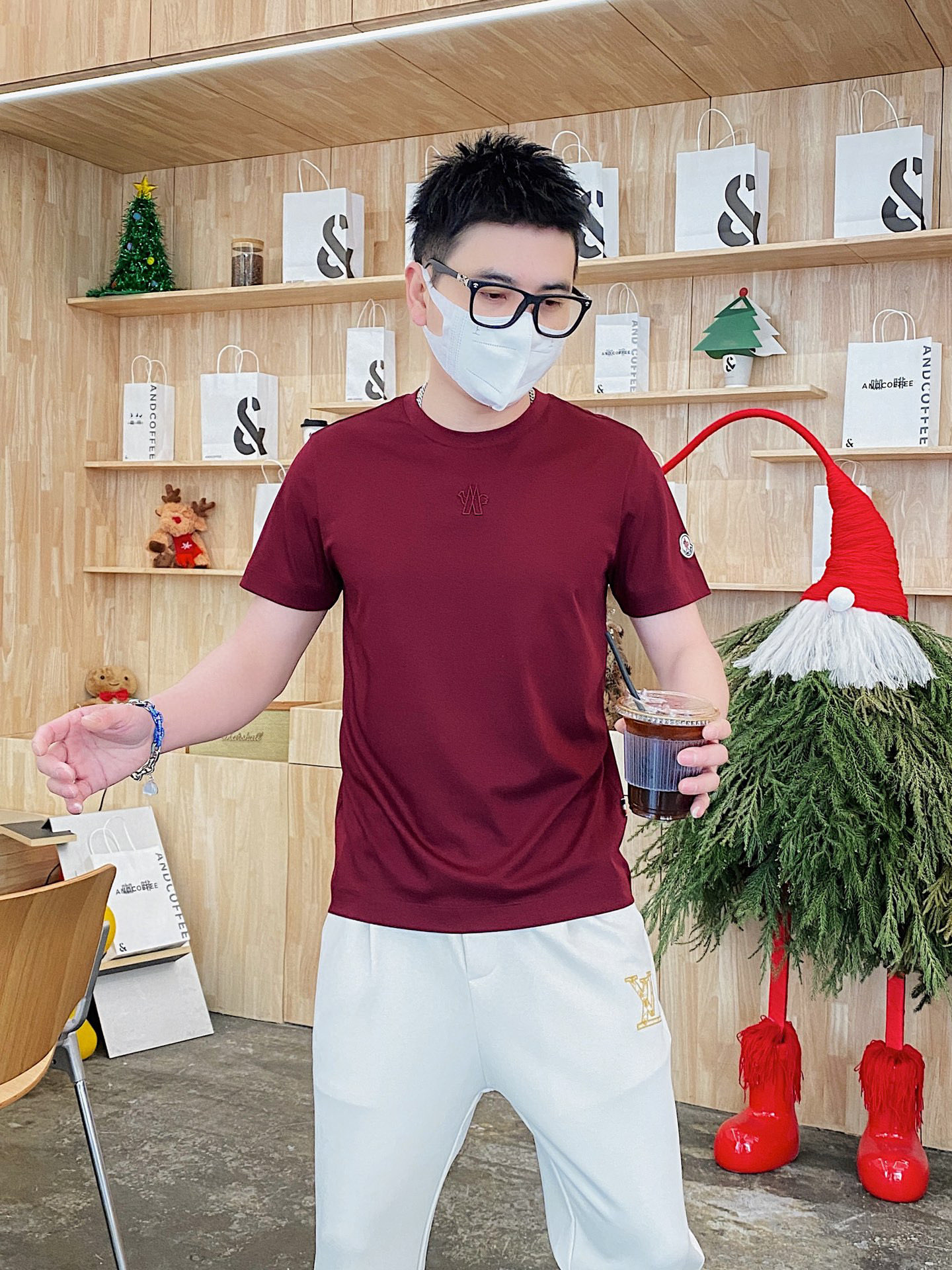 NO:125719,.【Shirt】Stylish and simple short-sleeved T-shirt is famous for its simple and delicate design and high-quality details, perfectly cut, and the latest British hanging dot and line technology after the label is more perfect, the materials are meticulous, suitable for any occasion, excellent feel, comfortable and breathable! It is the choice of men who focus on practicality and quality. The original quality is synchronized by the official website [strong]. The new model is available for sale immediately, and there are large products [handshake] 174 140 catties wearing L size, and you can wear up to 190 catties! M-3XL., Moncler, T-shirt,tees, t-shirt,alexander wang19860909.【 蒙口】 时尚简约 短袖T恤 简洁细腻的设计和高质细节而闻名,裁剪完美,后标最新英国吊点线技术,更加完美,用料一丝不苟,适合任何场合, 手感极佳 舒服又透气! 是注重实用和品质的男士的选择.原單品質 官網同步[强].新款上市 即转即卖 有大货[握手] 174 140斤穿L码 最大可以穿190斤！M-3XL.,,Moncler,T-shirt,tees，t-shirt,alexander wang,Men's clothing