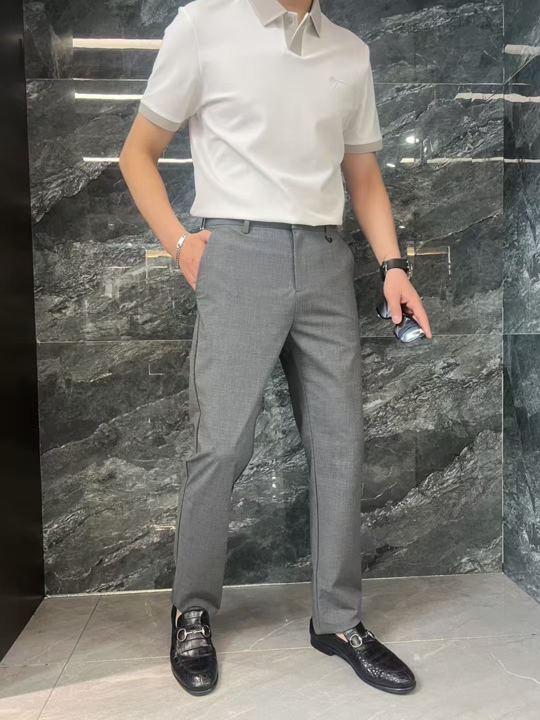NO:125730,【DG】Simple and fashionable. The spring and summer casual pants are very comfortable to wear, low-key and luxurious. They are very classy when worn. There is no need to say much about the style and cutting of the pants. The upper body is exquisite and vivid. The truly first-class quality is the true palace-level casual pants, which are made of Turkish cotton, produce the most famous tannin cloth. The quality is excellent, and the pants are soft after heavy washing!  Straight-footed style, not picky, the upper body is absolutely stylish, the waist is inlaid with silver jewelry, extremely luxurious. 30-38., Dolce & Gabbana, alexander wang19860909【 DG】简约时尚 春夏休闲裤身穿着非常舒适 低调不失奢华 穿出去非常有档次,裤型款式和裁剪亦无需多言 上身精致跃然.真正一等一顶级质料 真正殿堂级的休闲裤,选用土耳其的棉花 生产出最有名的单宁布 品质卓然,经过重水洗使得裤子很柔软！直脚的版型 不挑人 上身绝对的有型 裤腰镶嵌银饰达人设计 极度奢华.30-38.,,Dolce&Gabbana,alexander wang,Men's clothing