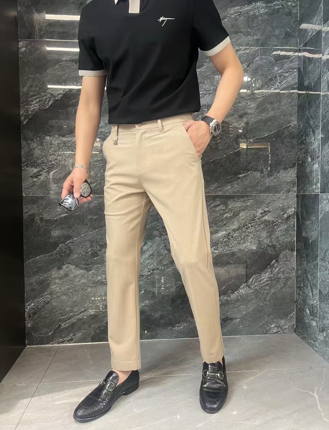 NO:125711,[Burberry] Simple and fashionable. The spring and summer casual pants are very comfortable to wear, low-key and luxurious. They are very classy when worn. There is no need to say much about the style and cutting of the pants. The upper body is exquisite and vivid. The truly first-class and top-quality material. The real palace-grade casual pants are made of Turkish cotton and produce the most famous tannin cloth. The quality is excellent, and the pants are soft after heavy washing!  Straight-footed style, not picky, the upper body is absolutely stylish, the waist is inlaid with silver jewelry, extremely luxurious. 30-38., burberry, alexander wang19860909【 巴宝莉】简约时尚 春夏休闲裤身穿着非常舒适 低调不失奢华 穿出去非常有档次,裤型款式和裁剪亦无需多言 上身精致跃然.真正一等一顶级质料 真正殿堂级的休闲裤,选用土耳其的棉花 生产出最有名的单宁布 品质卓然,经过重水洗使得裤子很柔软！直脚的版型 不挑人 上身绝对的有型 裤腰镶嵌银饰达人设计 极度奢华.30-38.,,burberry,alexander wang,Men's clothing